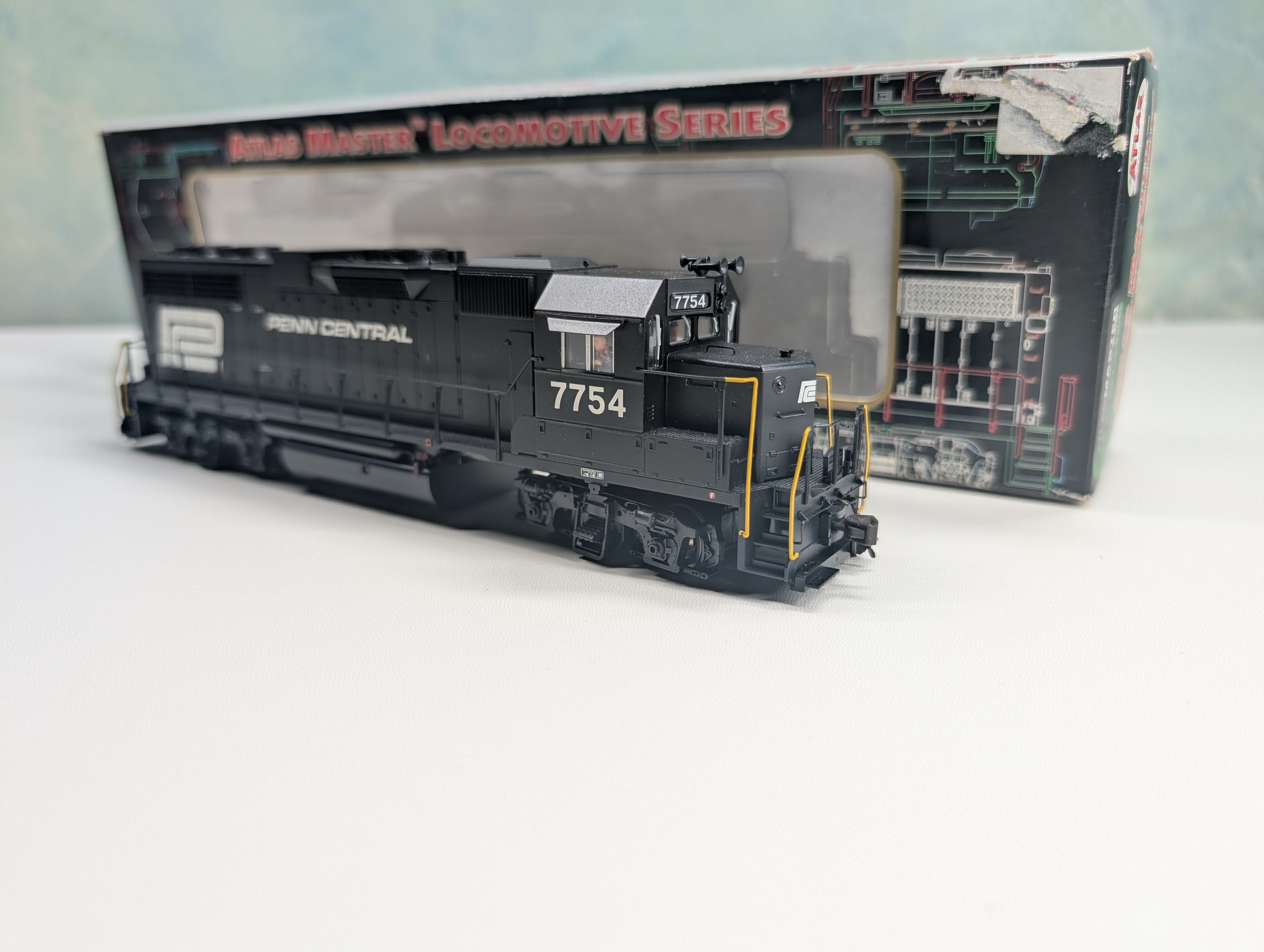 USED Atlas Master 8976 HO Scale GP-38 Diesel Locomotive Penn Central #7754 Runs Great Dual Mode Decoder