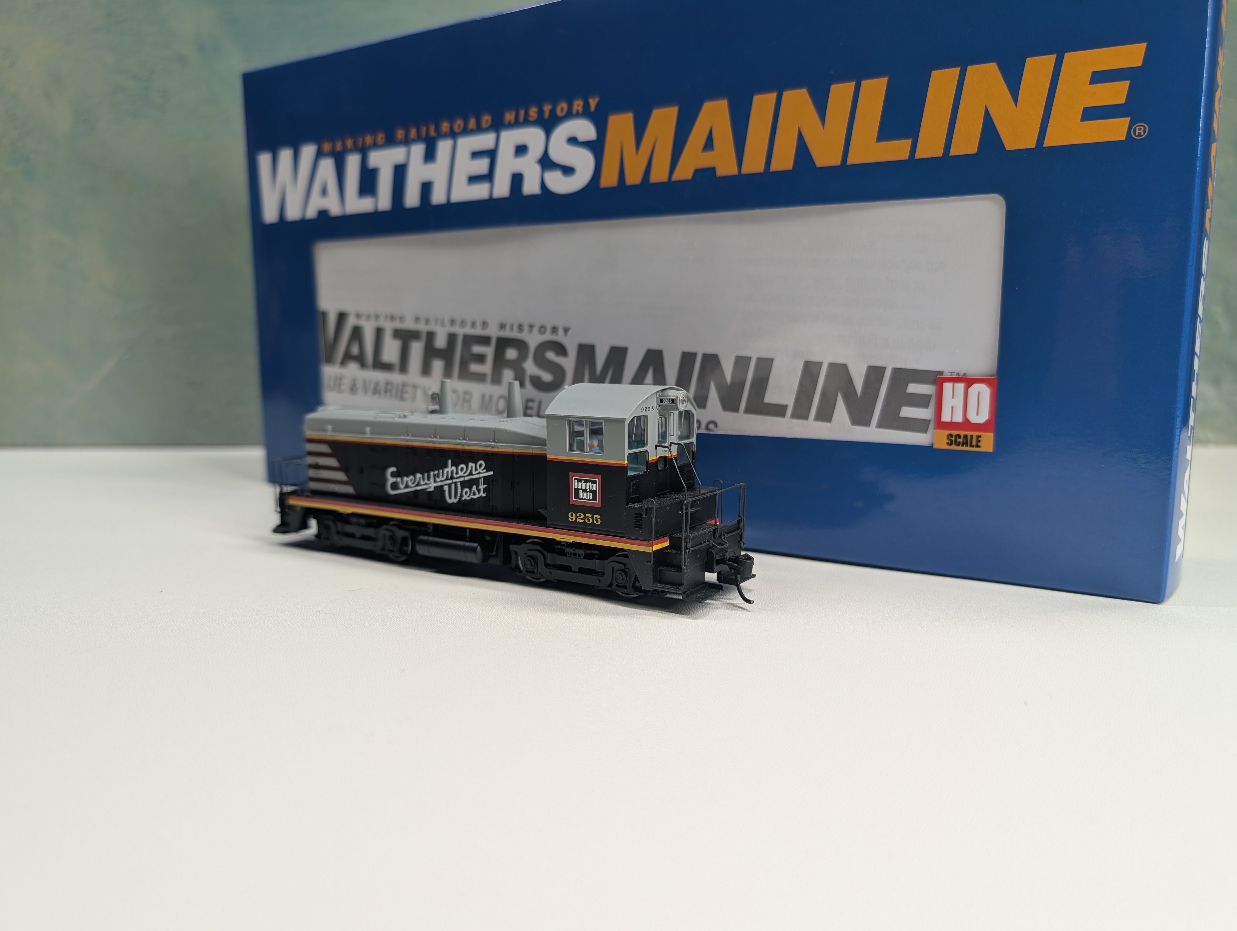 USED Walthers Mainline 910-20653 HO Scale EMD SW7 Locomotive CB&Q #9255 Runs Great ESU LokSound 5