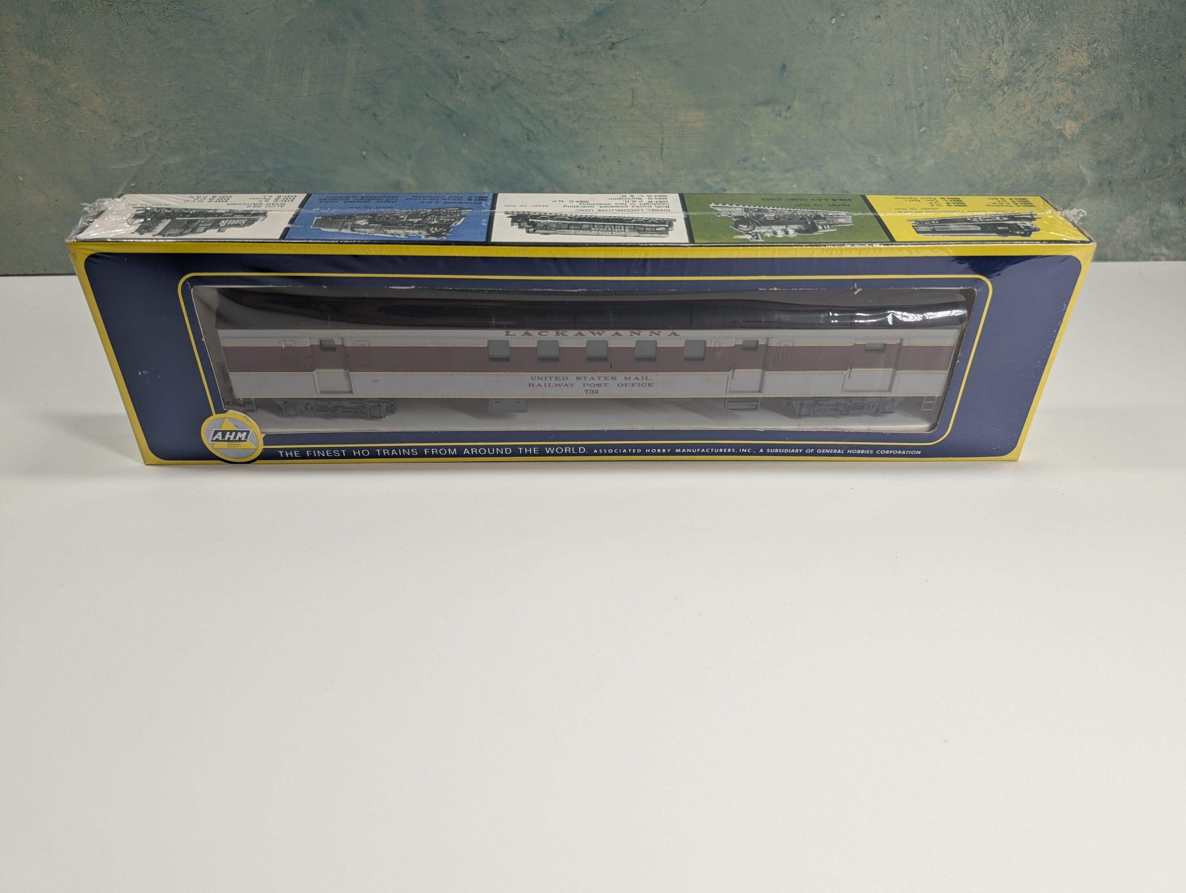 AHM #6403-L HO Scale 1930 RPO Passenger Car Lackawanna #732 Sealed