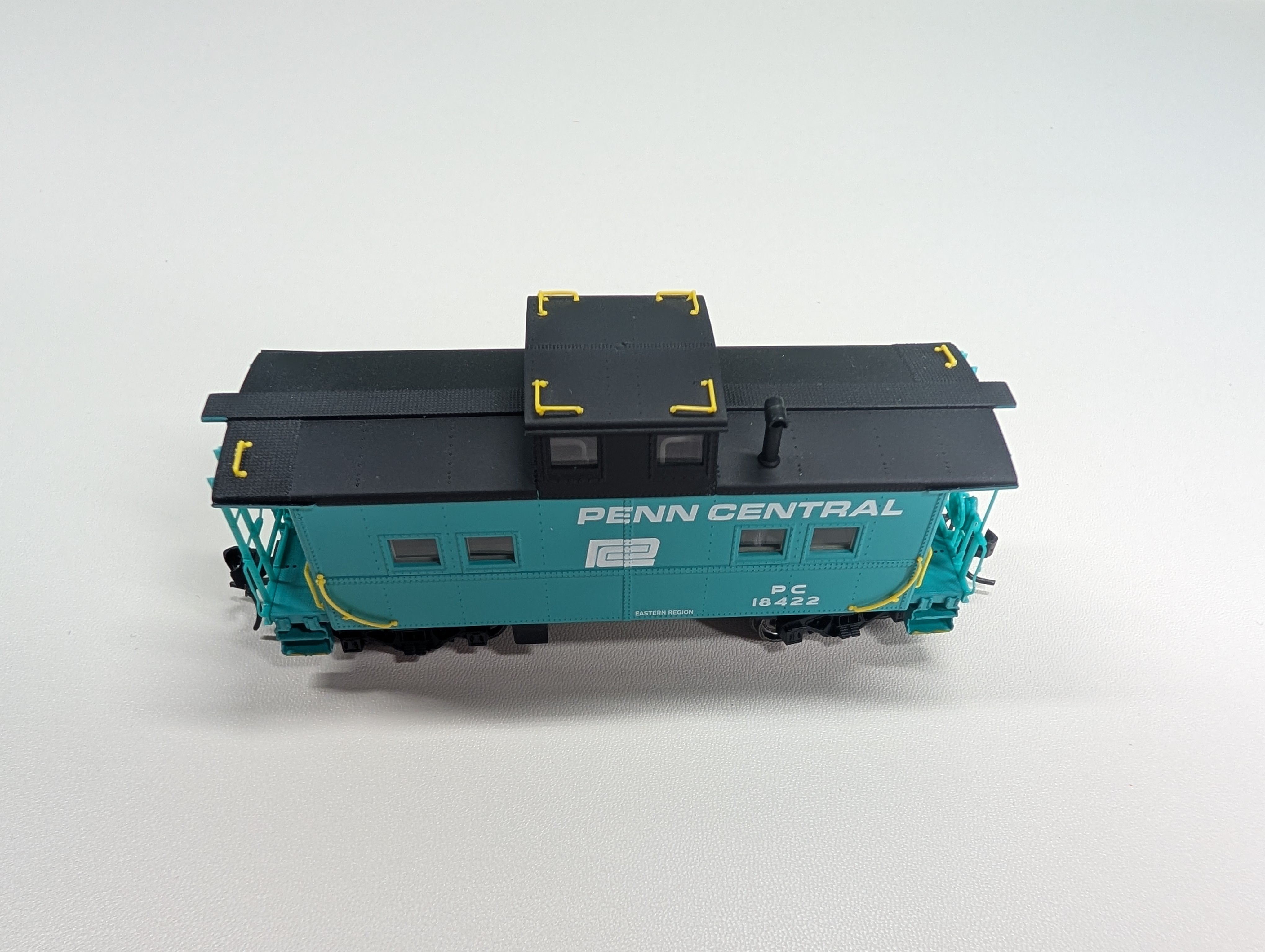 USED Life-Like 8556 HO Scale Center Cupola Steel Caboose Penn Central PC #18422 Proto 2000
