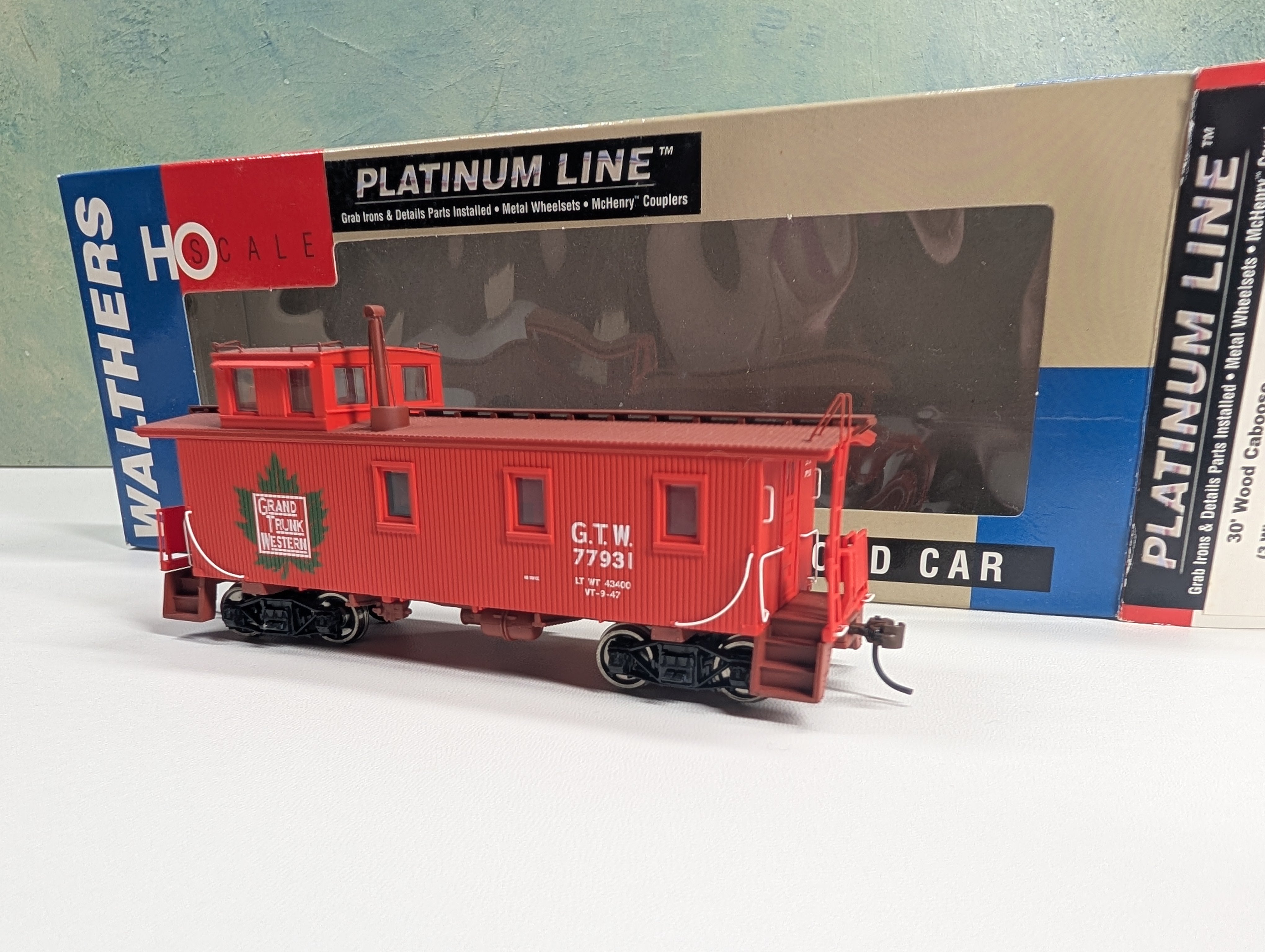 USED Walthers 932-7517 HO Scale 30' Wood Caboose 3 Window Offset Cupola Grand Trunk Western GTW #77931