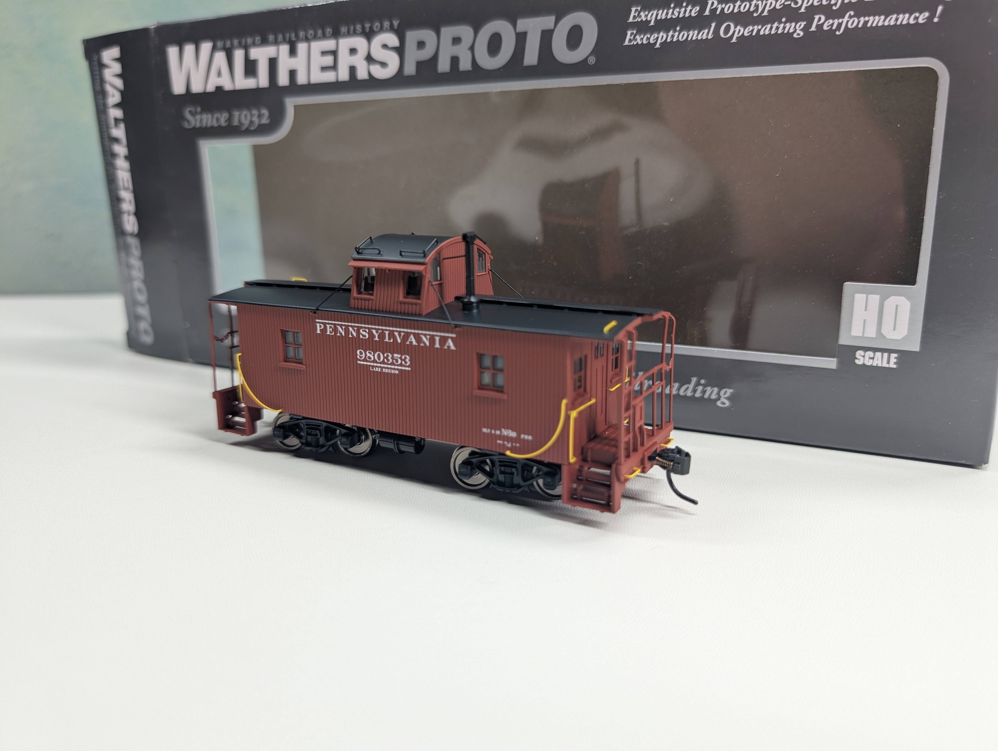 USED Walthers Proto 920-103408 HO Scale N6B Wood Cabin Caboose with Center Cupola Pennsylvania #980353