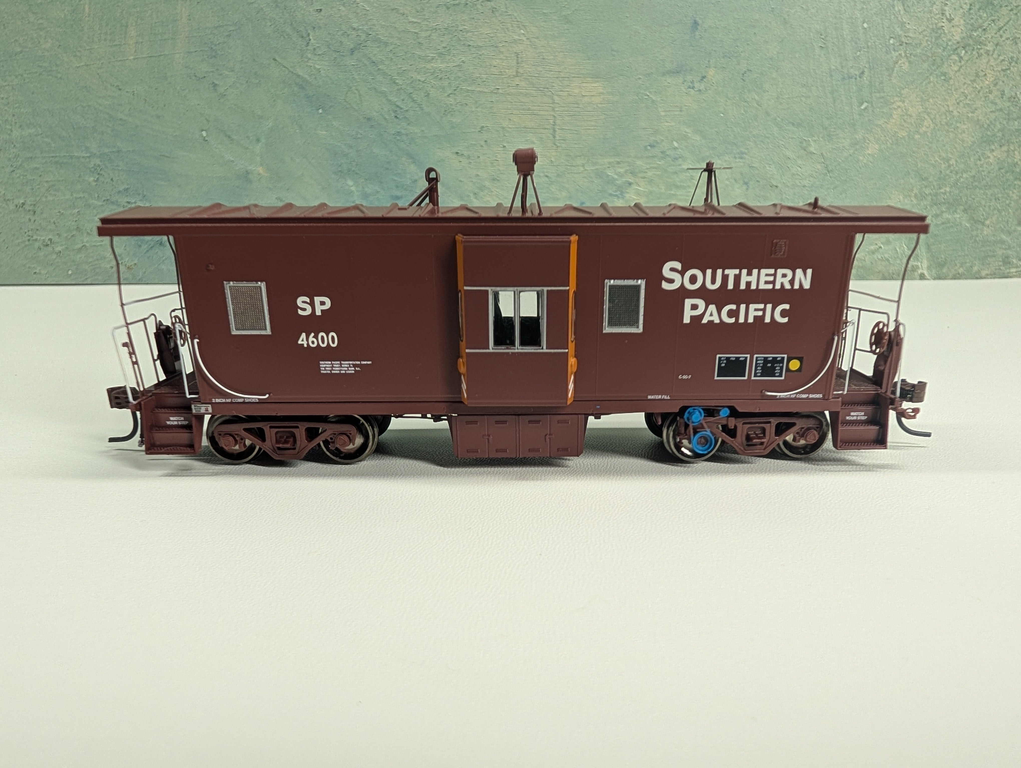 USED Athearn Genesis #G63001 HO Scale C-50-7 Bay Window Caboose with Lights Southern Pacific SP #4600