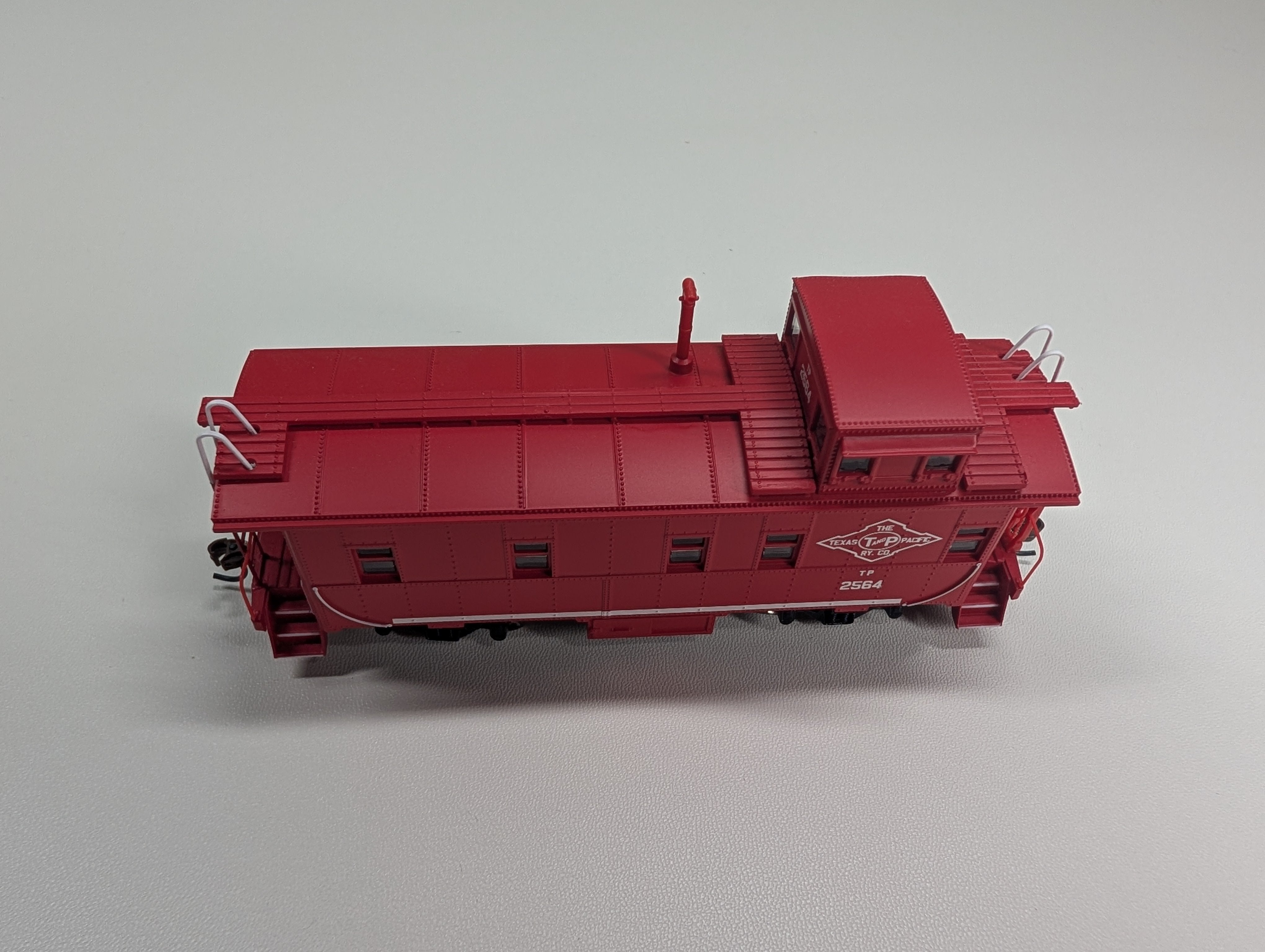 USED Athearn 98079 HO Scale Cupola Caboose Texas and Pacific TP #2564