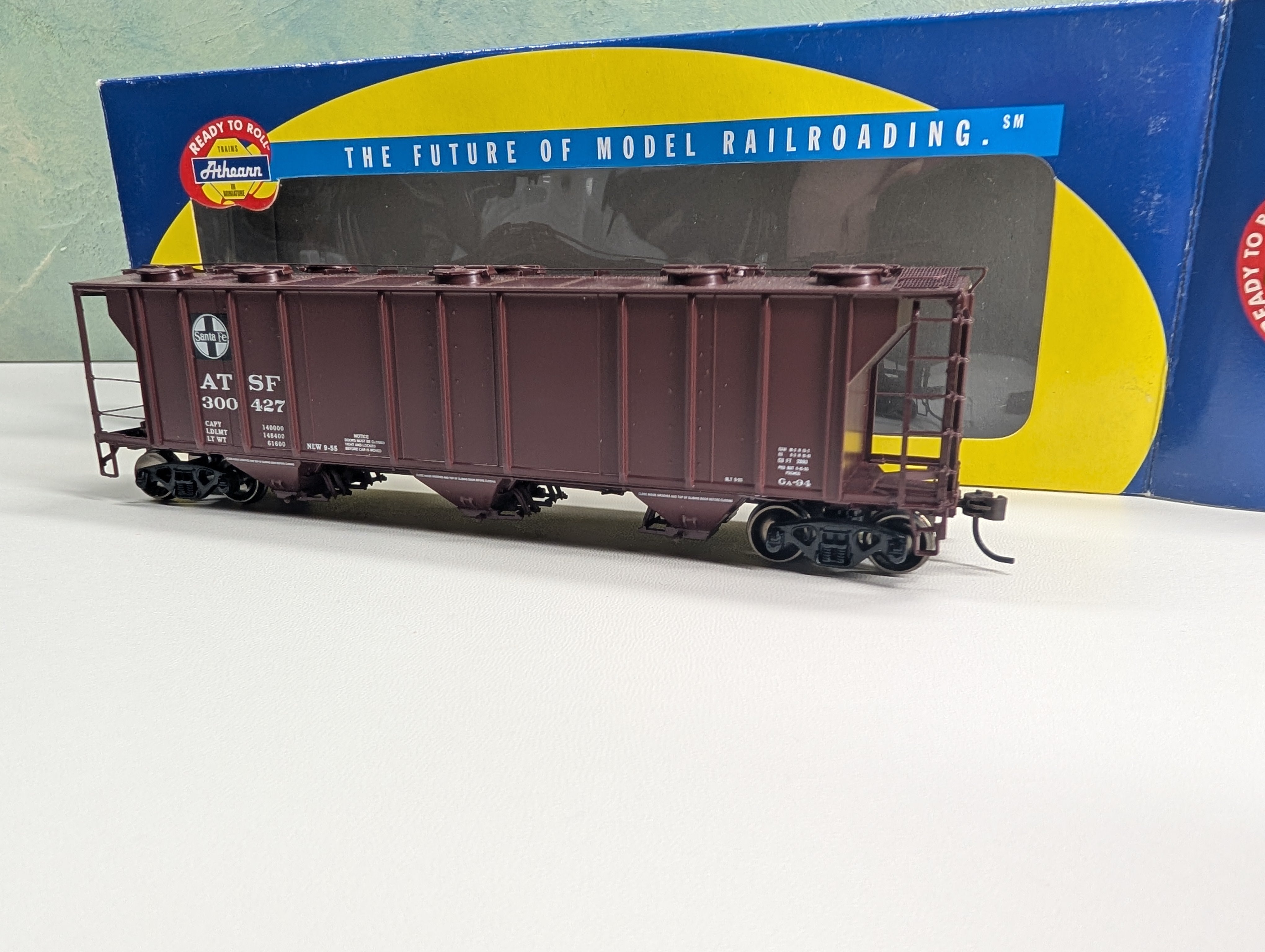 USED Athearn 93703 HO Scale PS 2893 Covered Hopper Santa Fe ATSF #300427