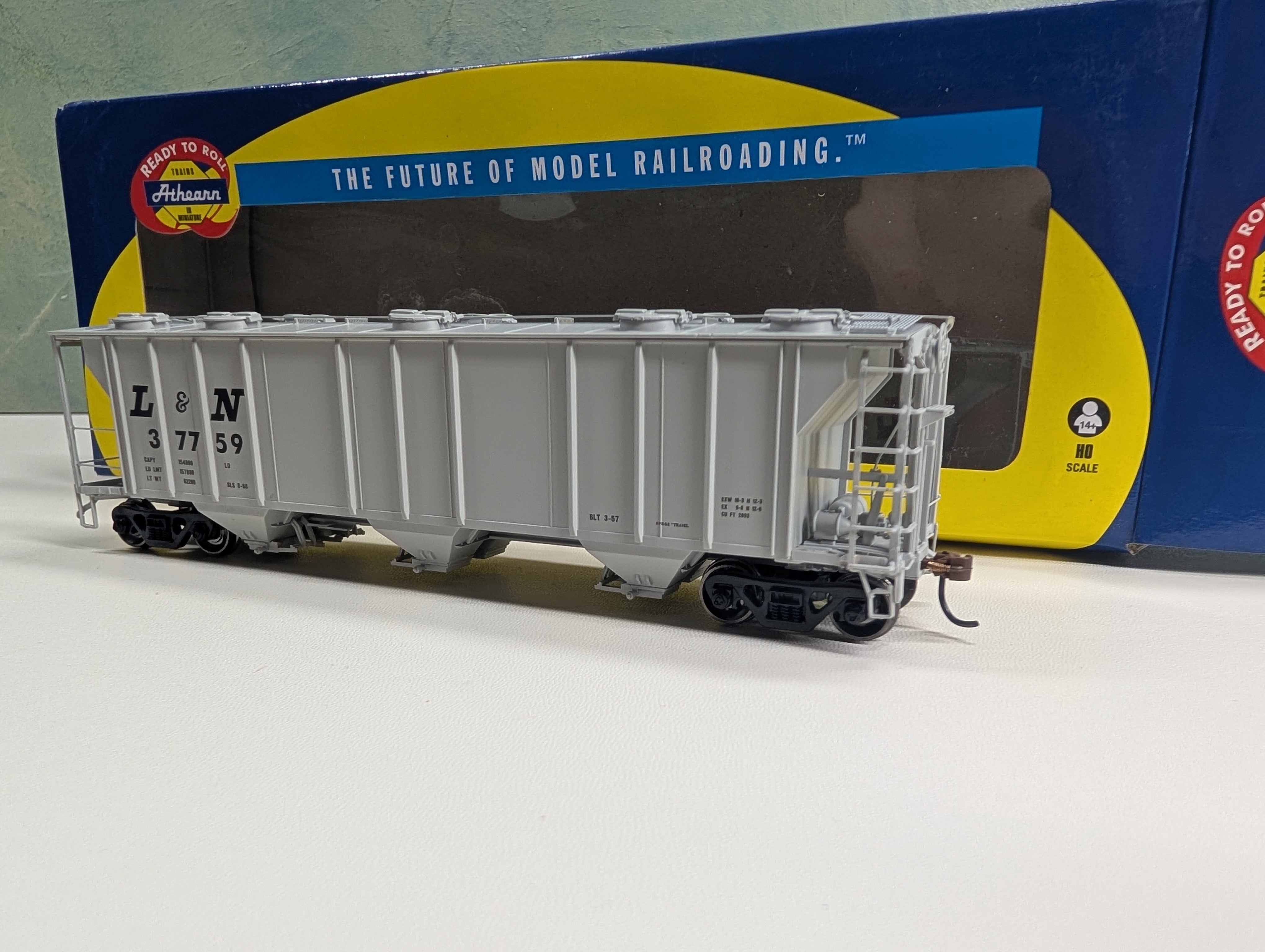USED Athearn 89094 HO Scale PS 2893 Covered Hopper Louisville & Nashville LN #37759