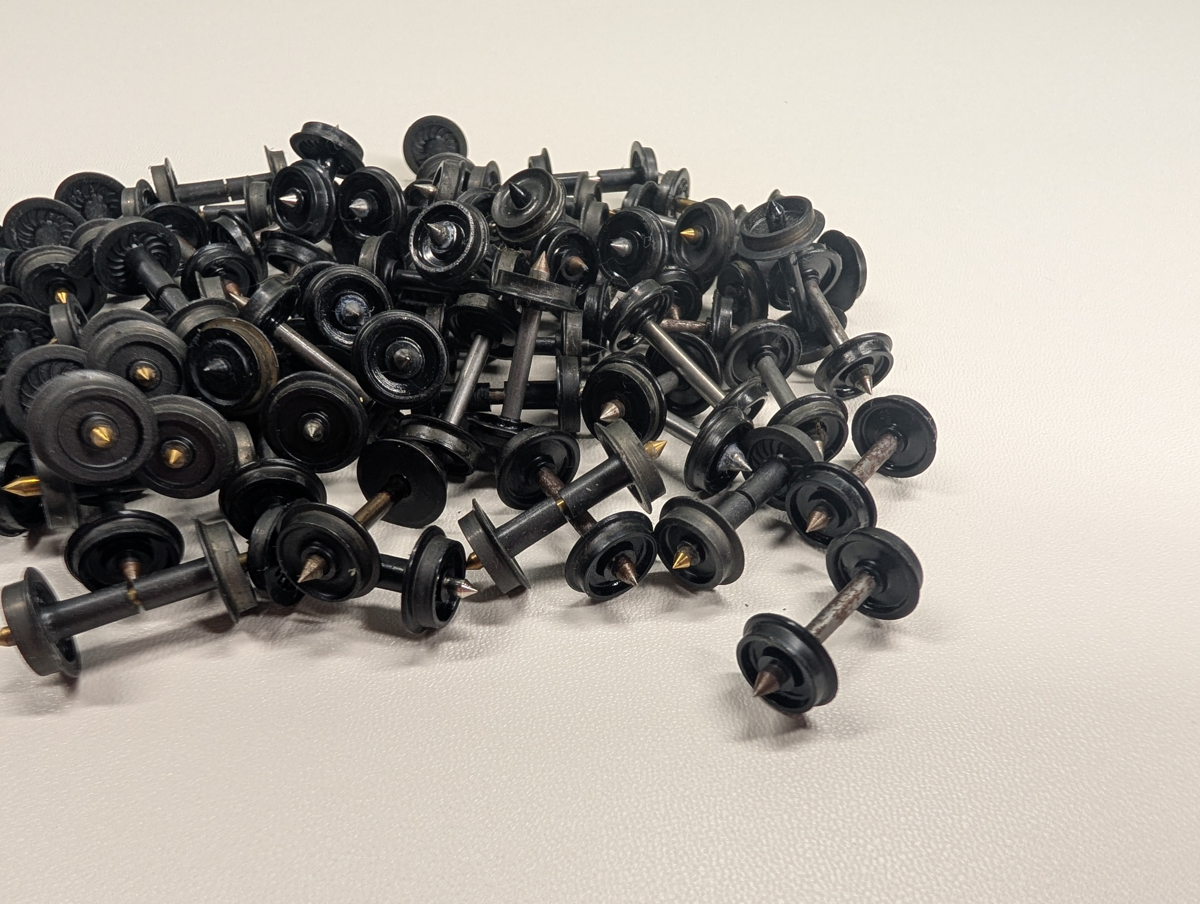 USED HO Scale Lot of Plastic Wheels