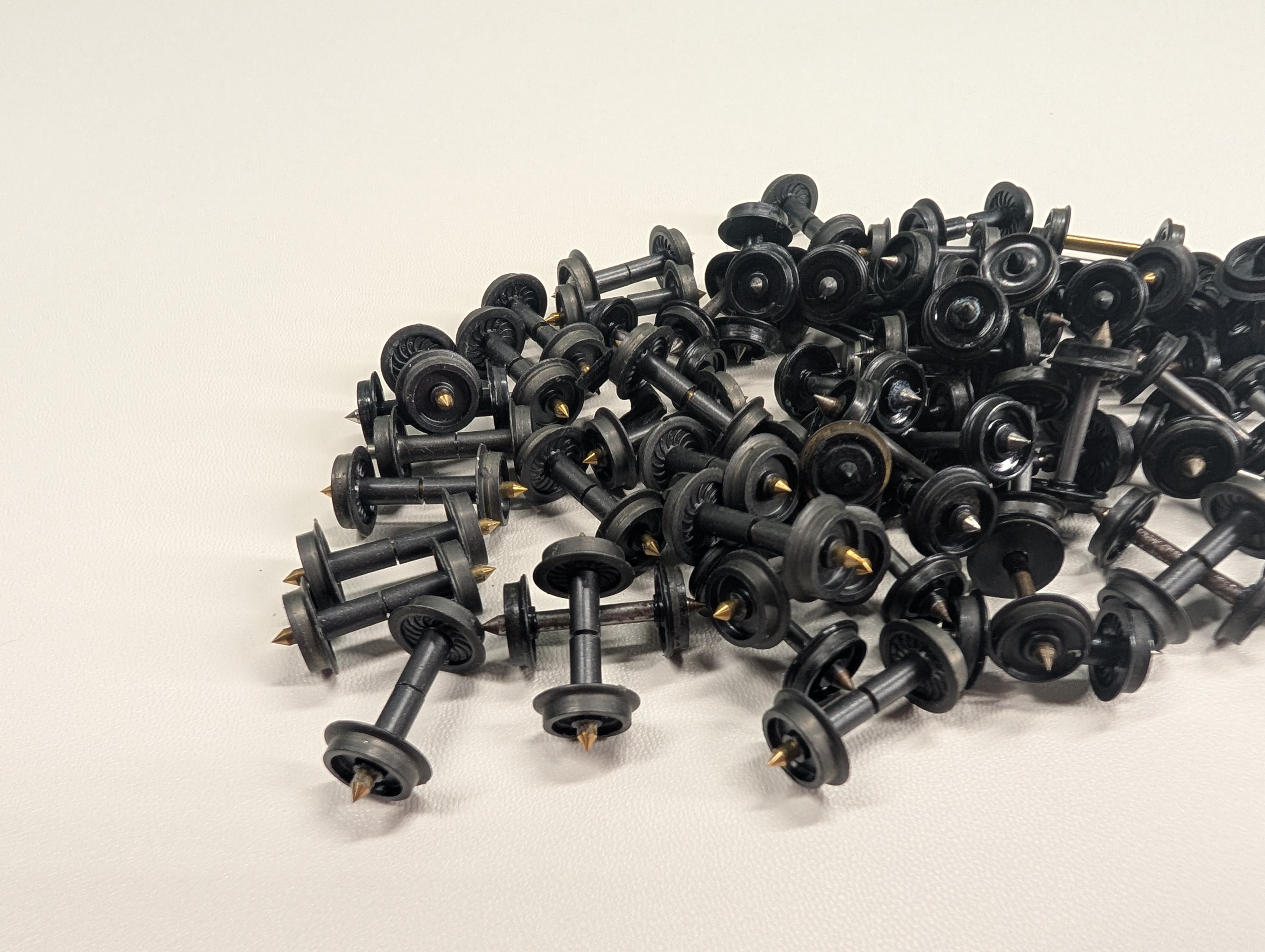 USED HO Scale Lot of Plastic Wheels