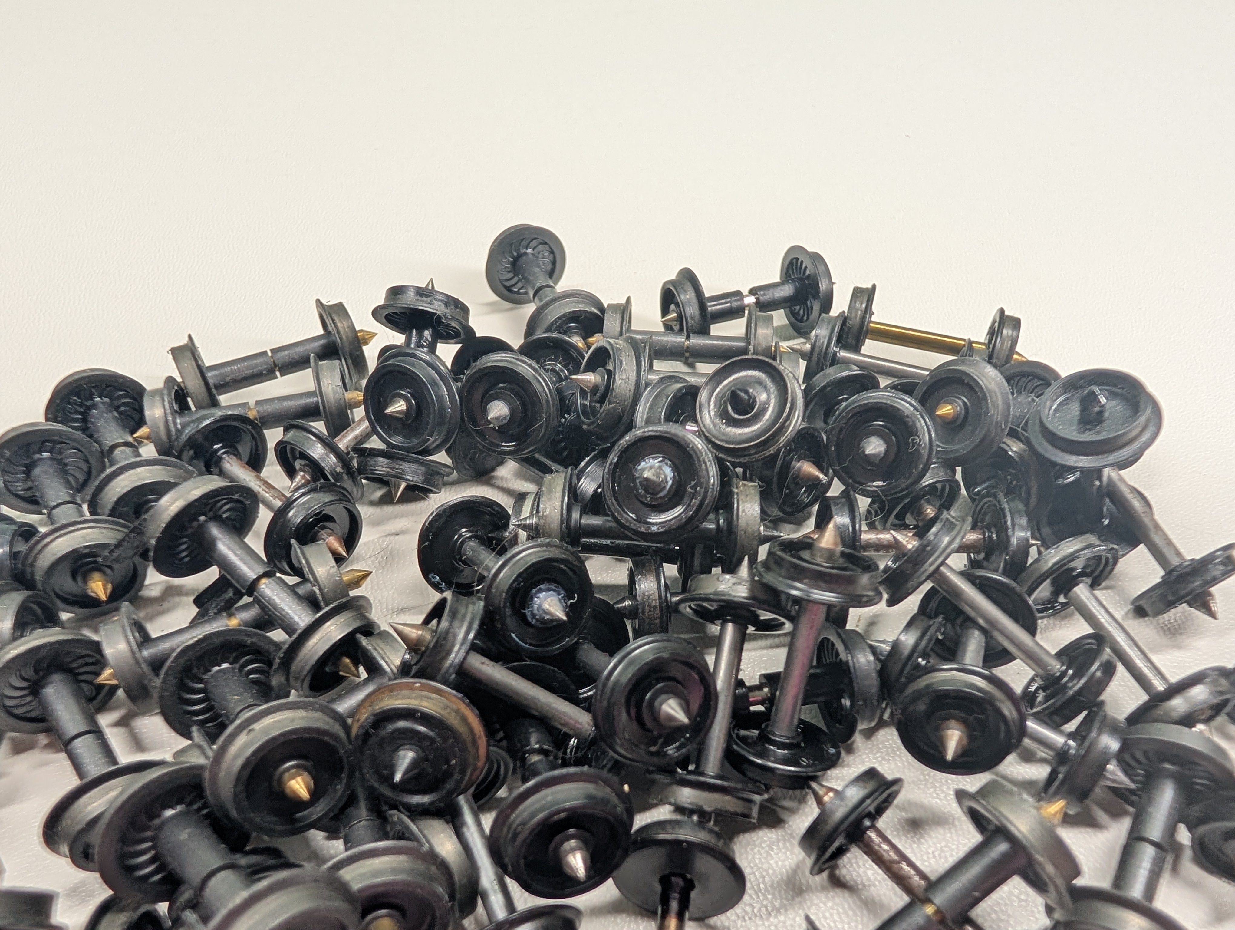 USED HO Scale Lot of Plastic Wheels
