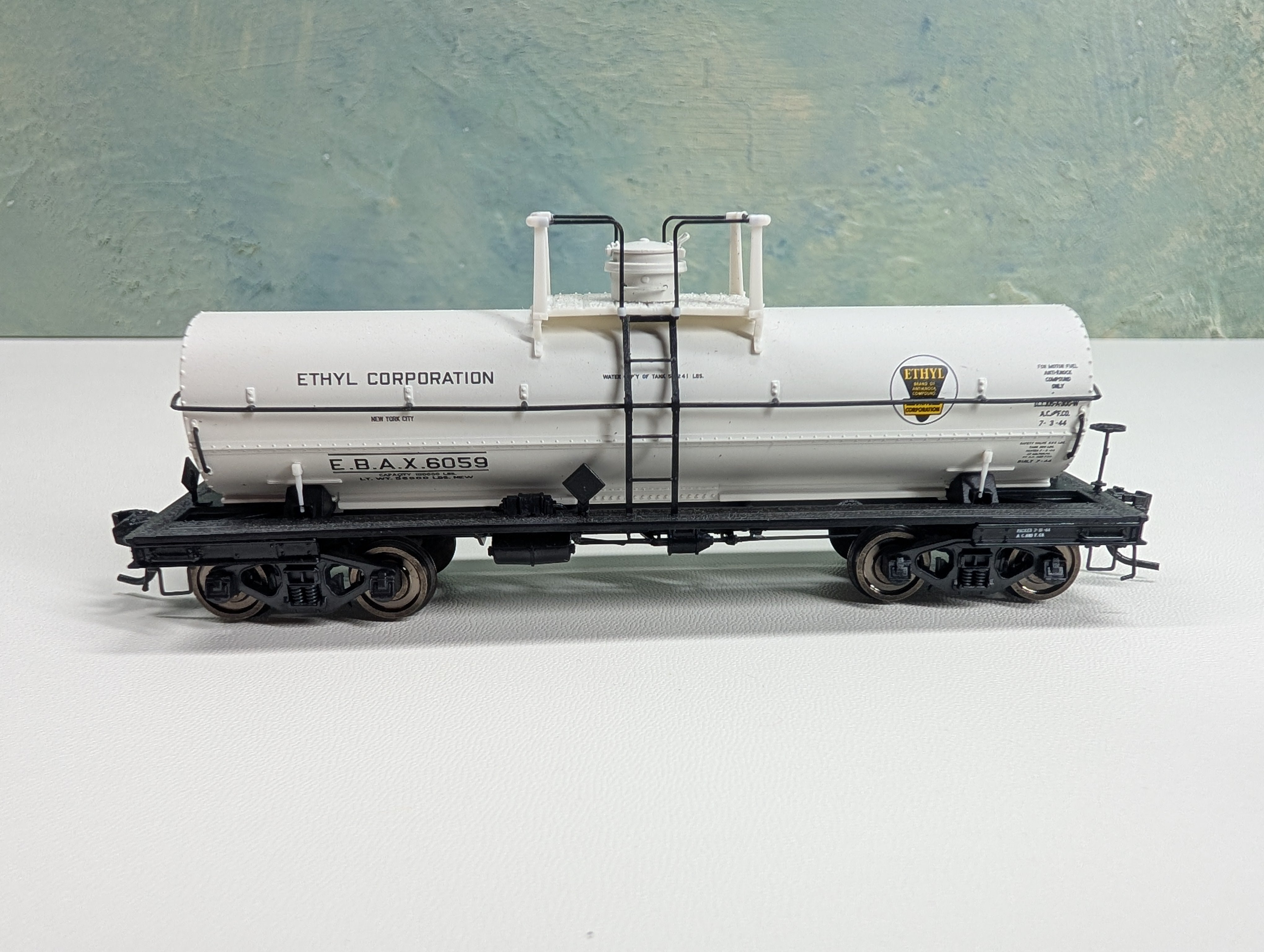 USED Broadway Limited 6126 HO Scale 6000 Gallon Tank Car Ethyl Co. EBAX #6059