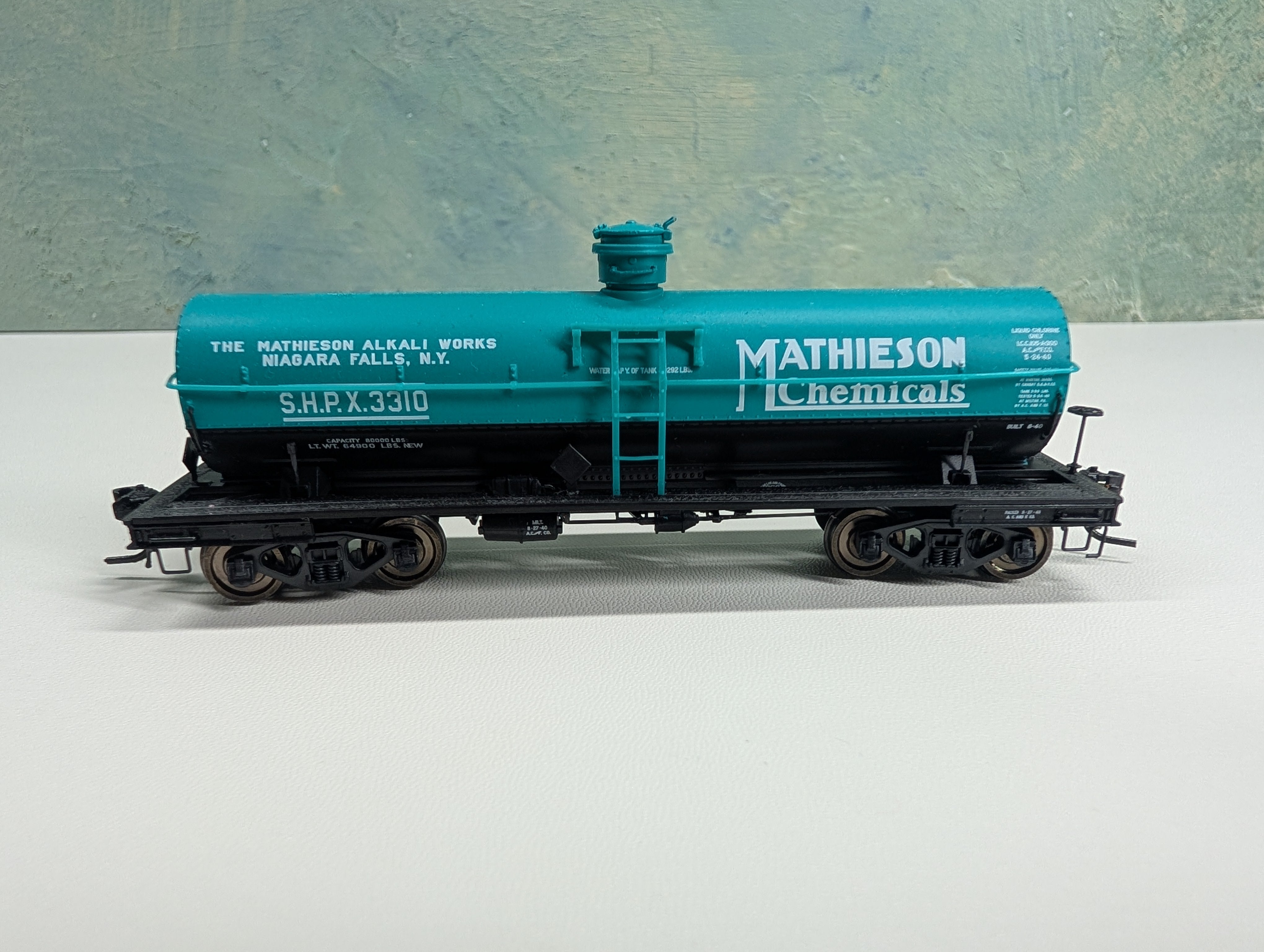 USED Broadway Limited 6126 HO Scale 6000 Gallon Tank Car Mathieson Chemicals SHPX #3310