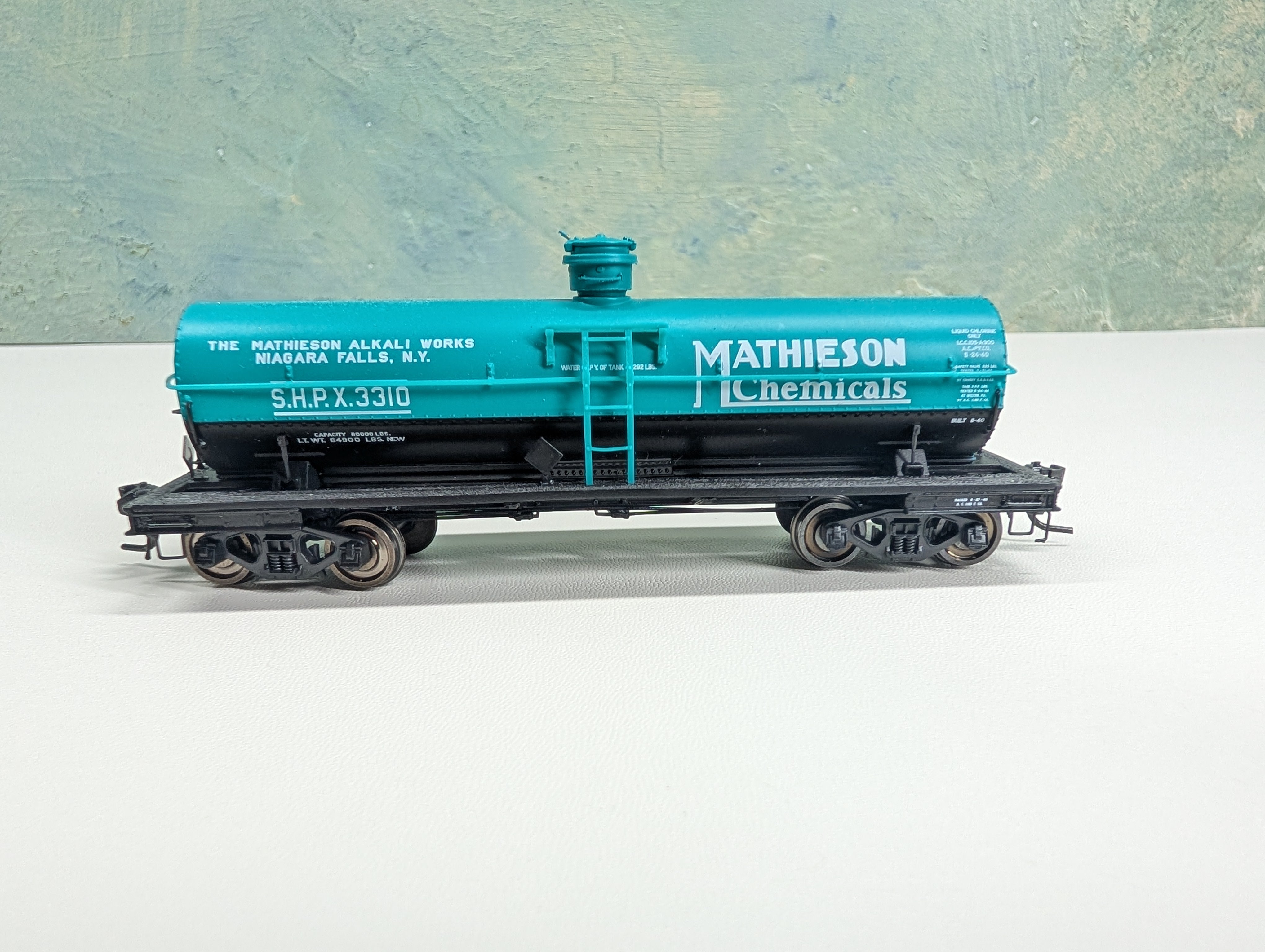 USED Broadway Limited 6126 HO Scale 6000 Gallon Tank Car Mathieson Chemicals SHPX #3310