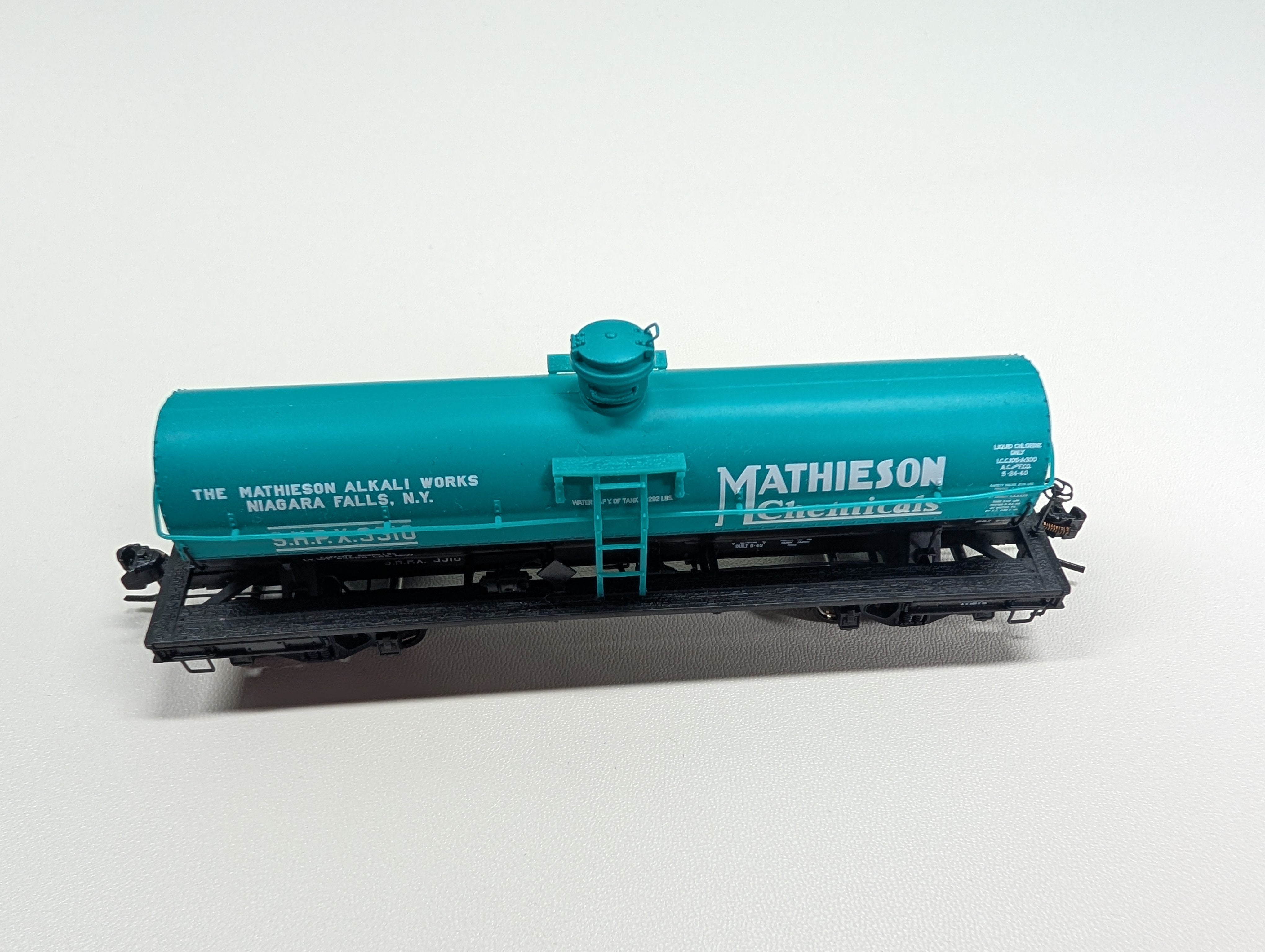 USED Broadway Limited 6126 HO Scale 6000 Gallon Tank Car Mathieson Chemicals SHPX #3310