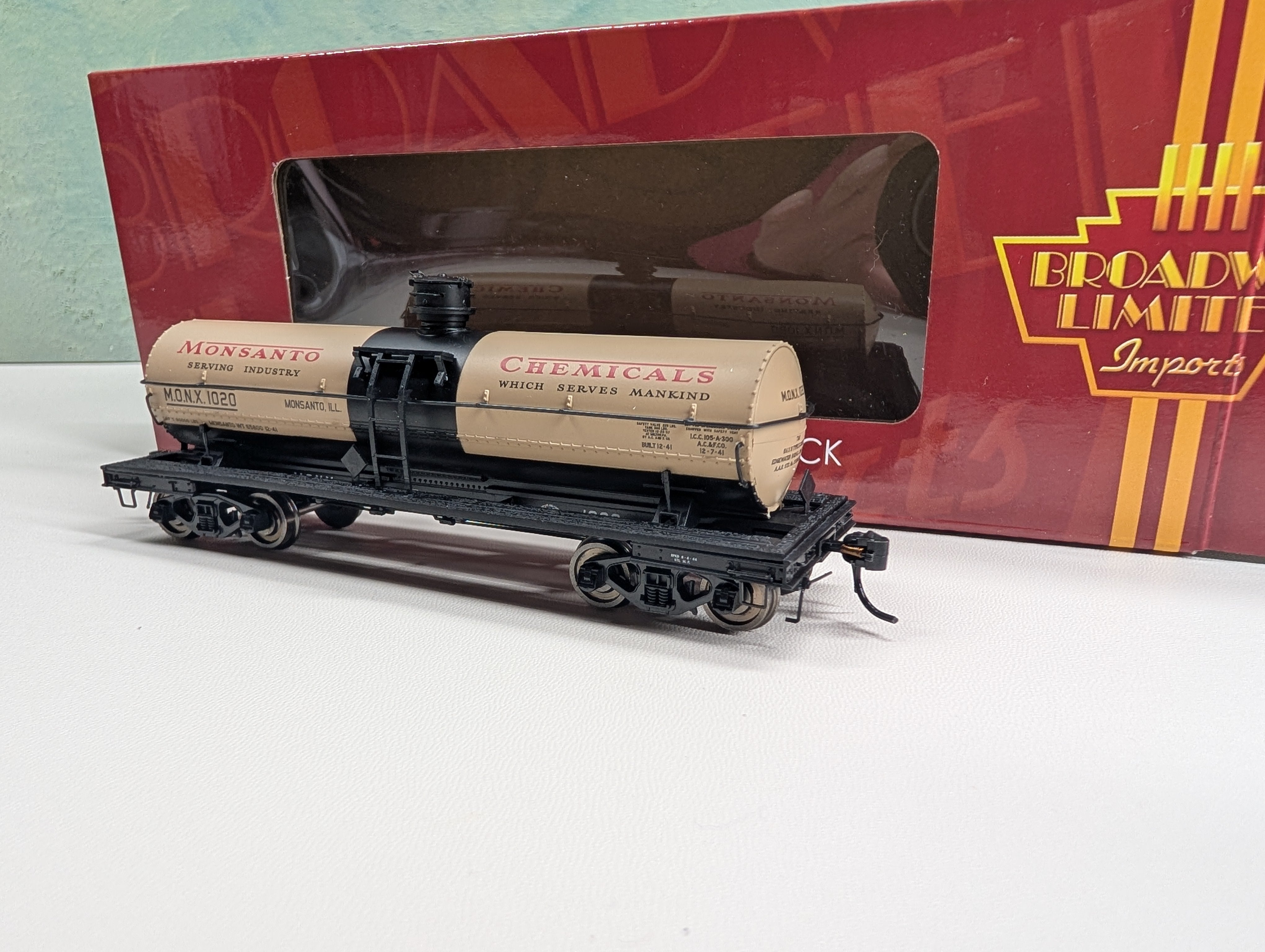 USED Broadway Limited 6176 HO Scale 6000 Gallon Chlorine Tank Car Monsanto Chemicals MONX #1020