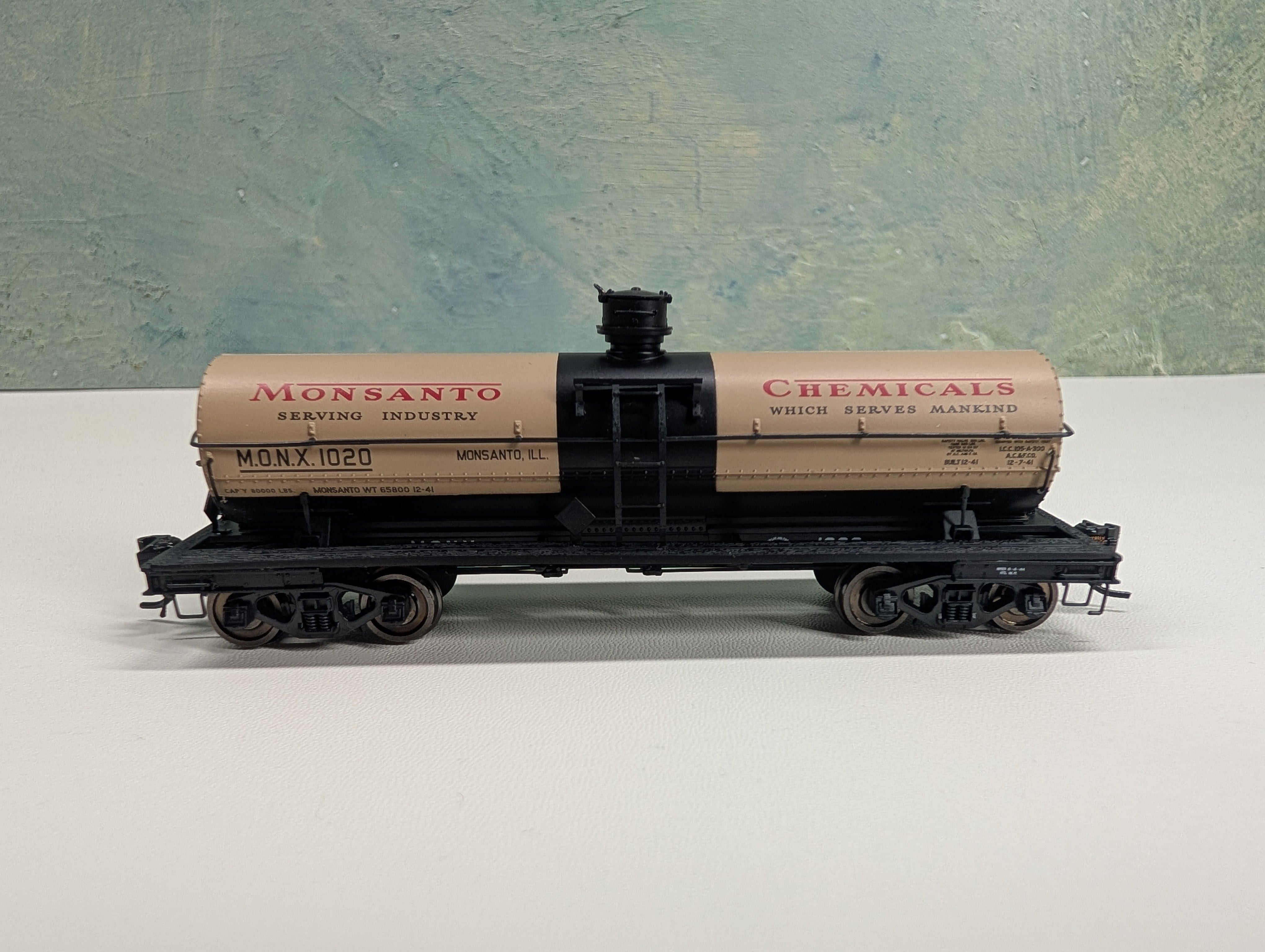 USED Broadway Limited 6176 HO Scale 6000 Gallon Chlorine Tank Car Monsanto Chemicals MONX #1020