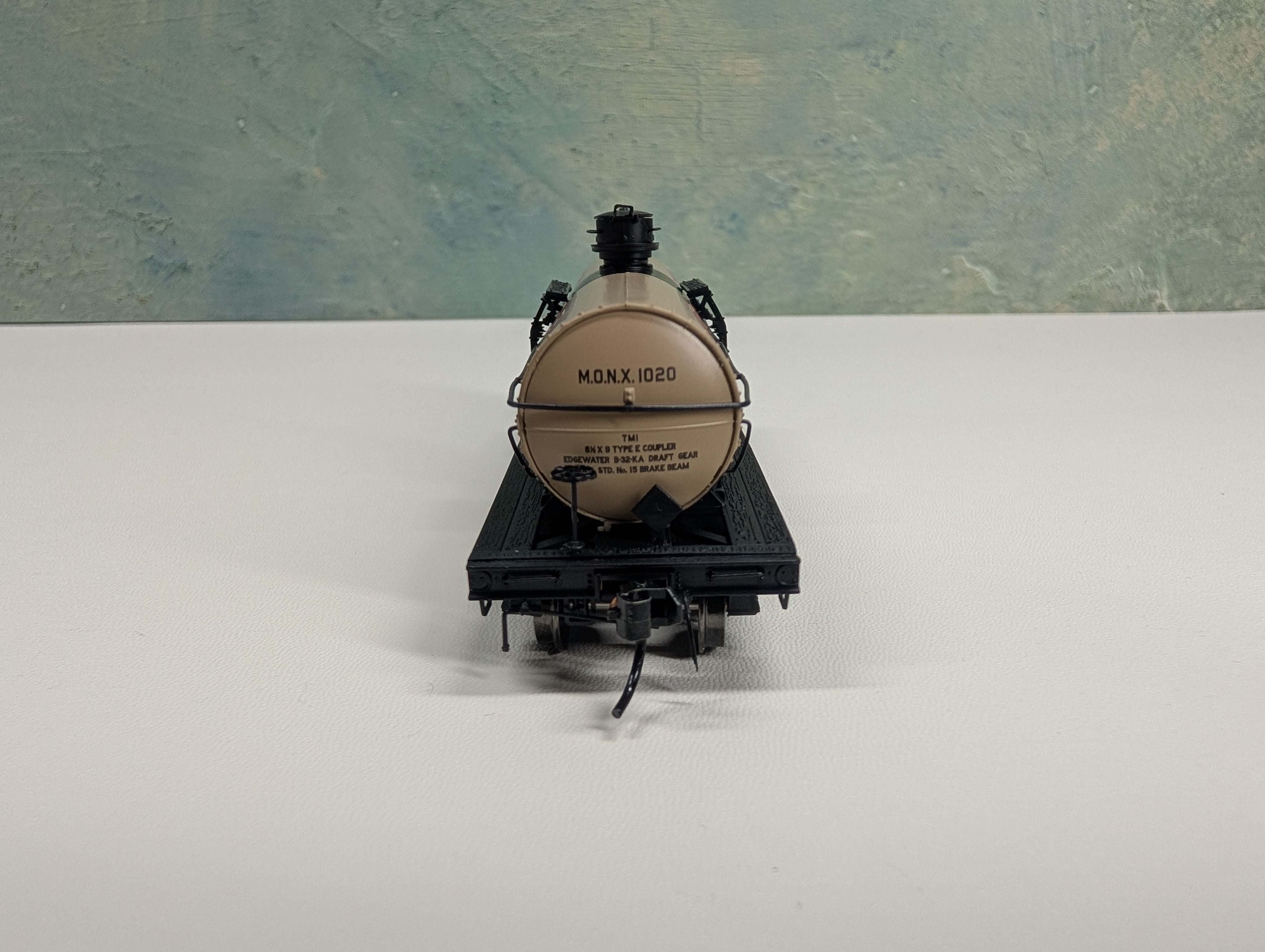 USED Broadway Limited 6176 HO Scale 6000 Gallon Chlorine Tank Car Monsanto Chemicals MONX #1020