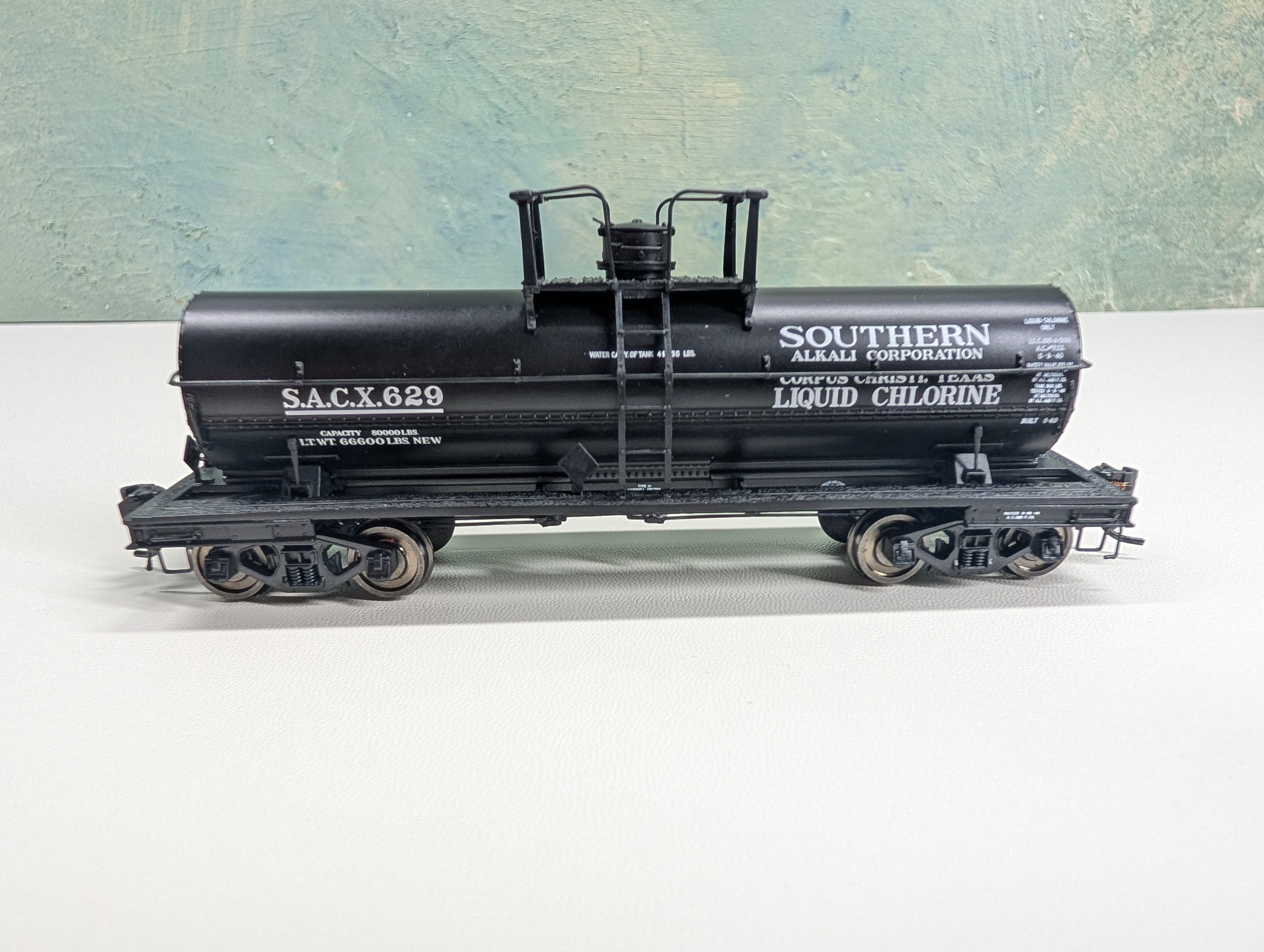 USED Broadway Limited 6176 HO Scale 6000 Gallon Chlorine Tank Car Southern Alkali Co. SACX #629