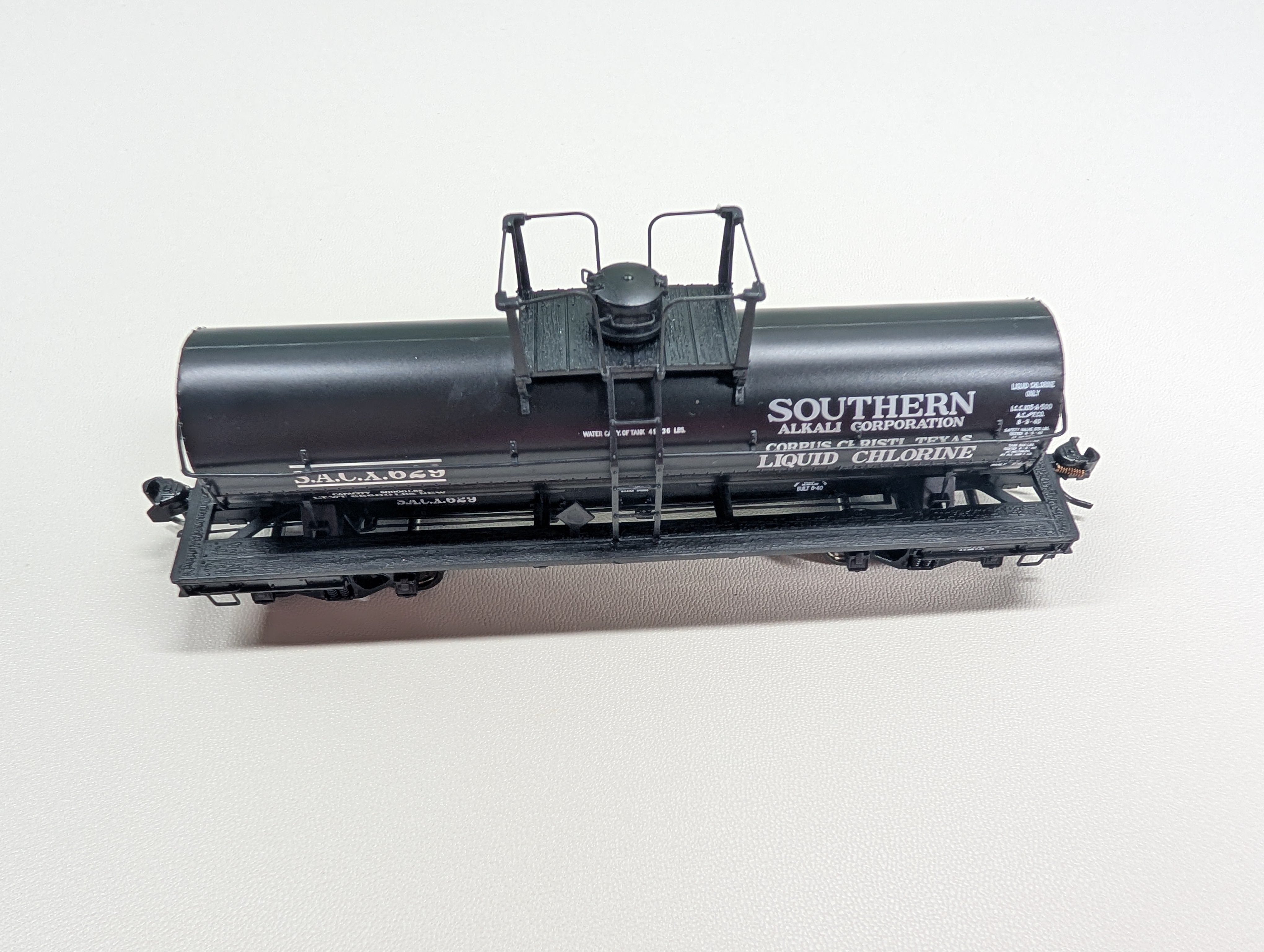 USED Broadway Limited 6176 HO Scale 6000 Gallon Chlorine Tank Car Southern Alkali Co. SACX #629