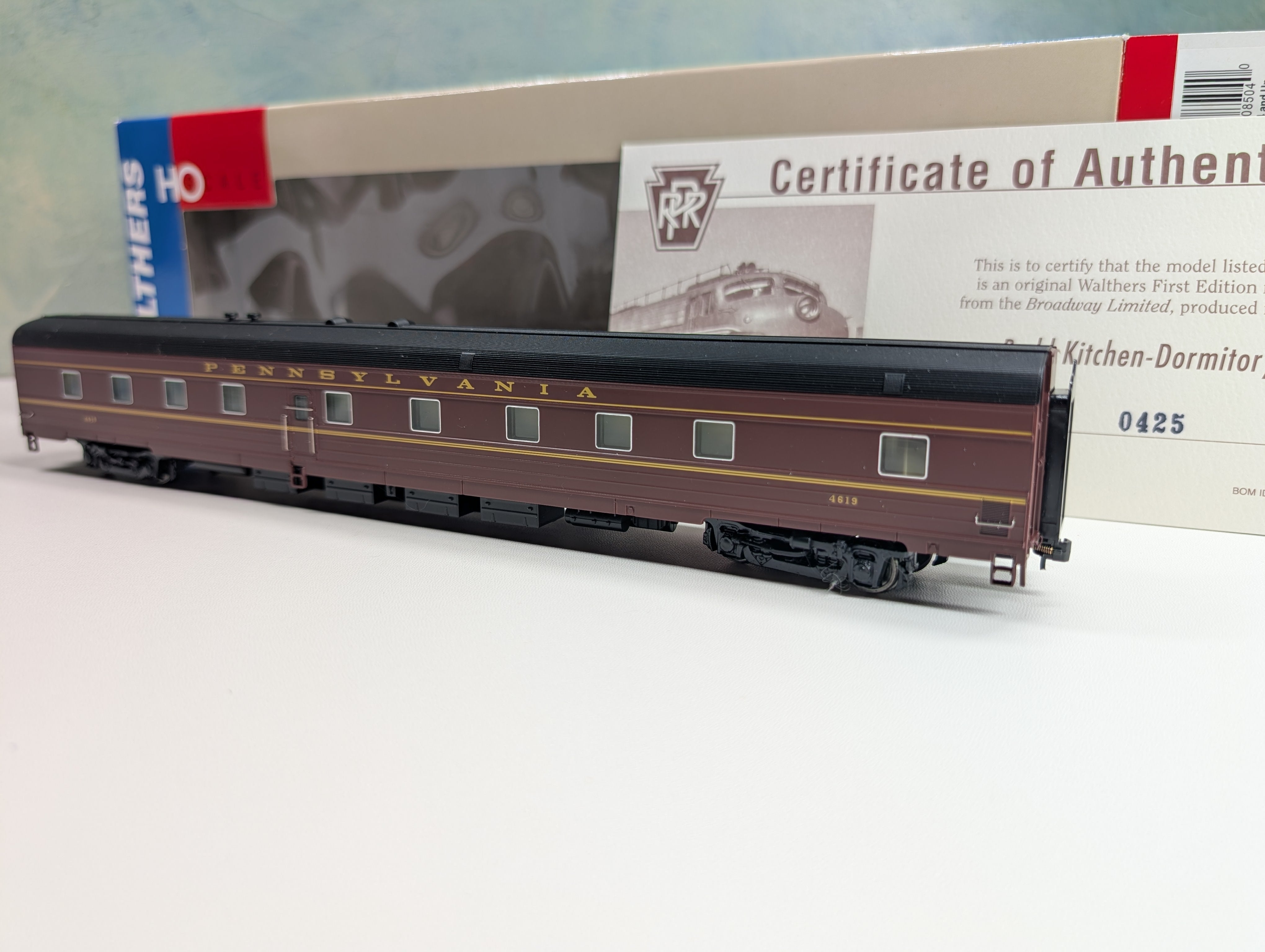 USED Walthers 932-9650 HO Scale 1953 Era Bradway LTD Budd Kitchen Dormitory Passenger Car Pennsylvania #4619