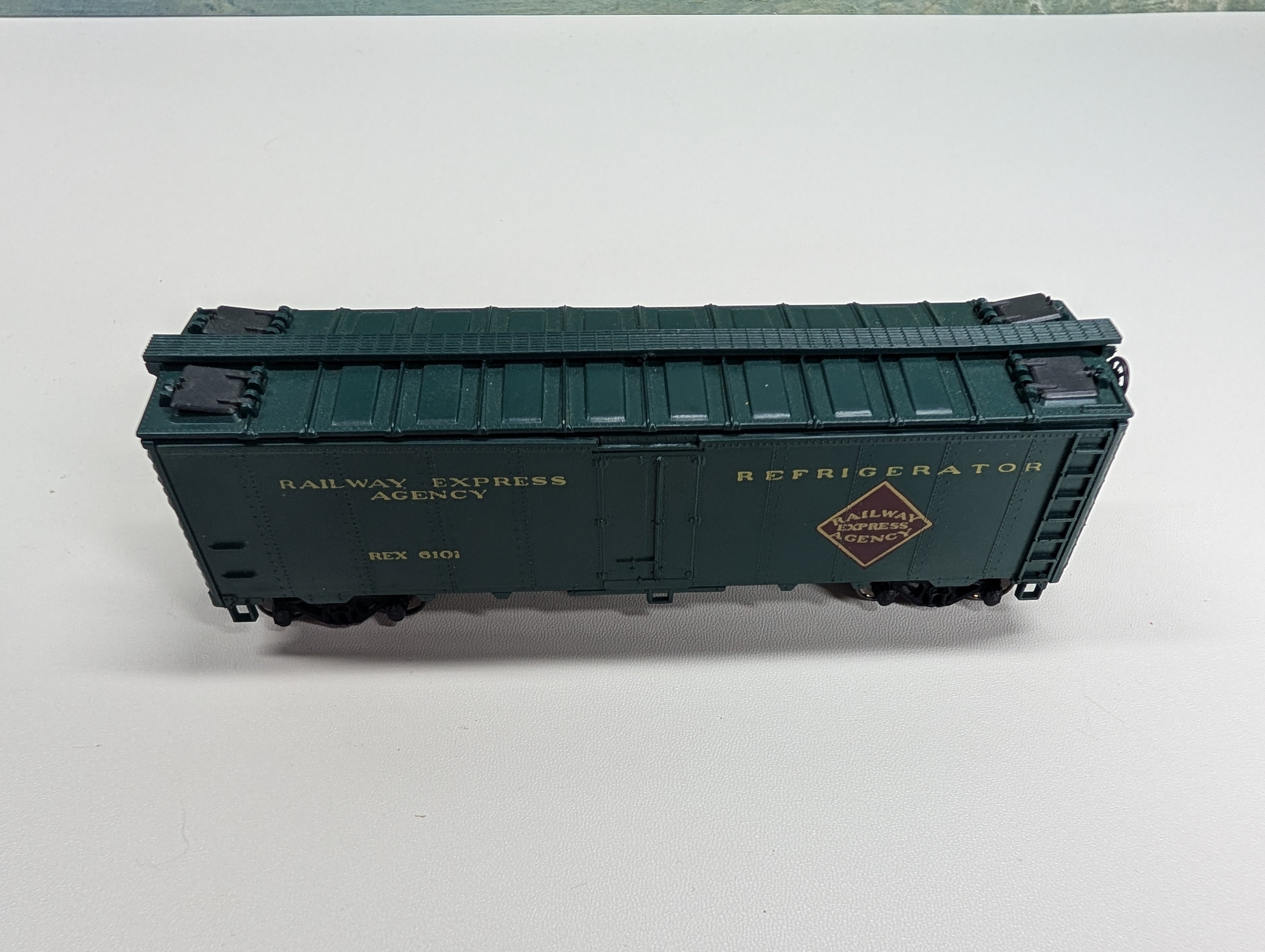 USED Athearn HO Scale 40' Reefer Railway Express Agency REX #6101
