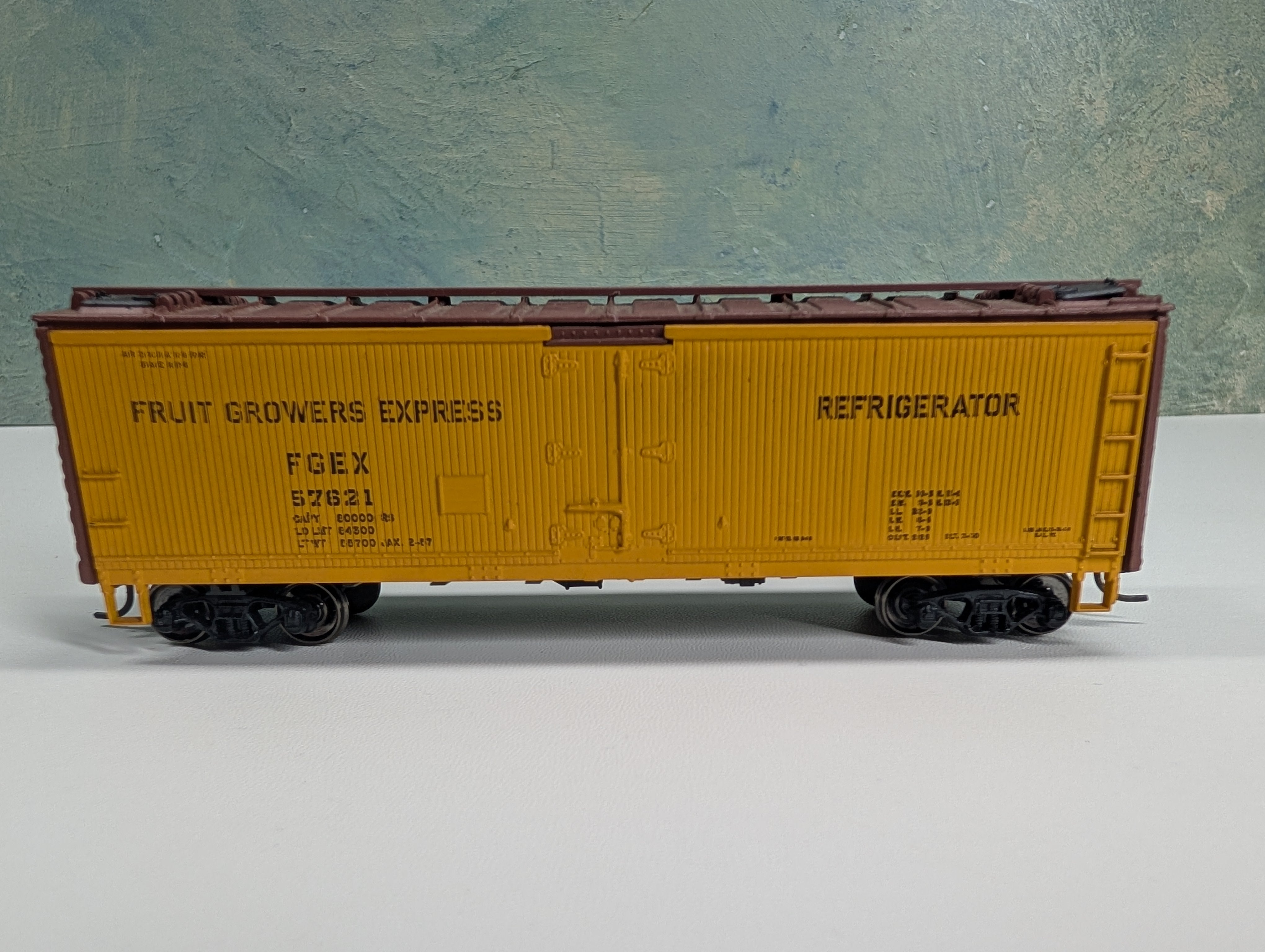 USED Athearn HO Scale 40' Reefer Fruit Growers Express FGEX #57621