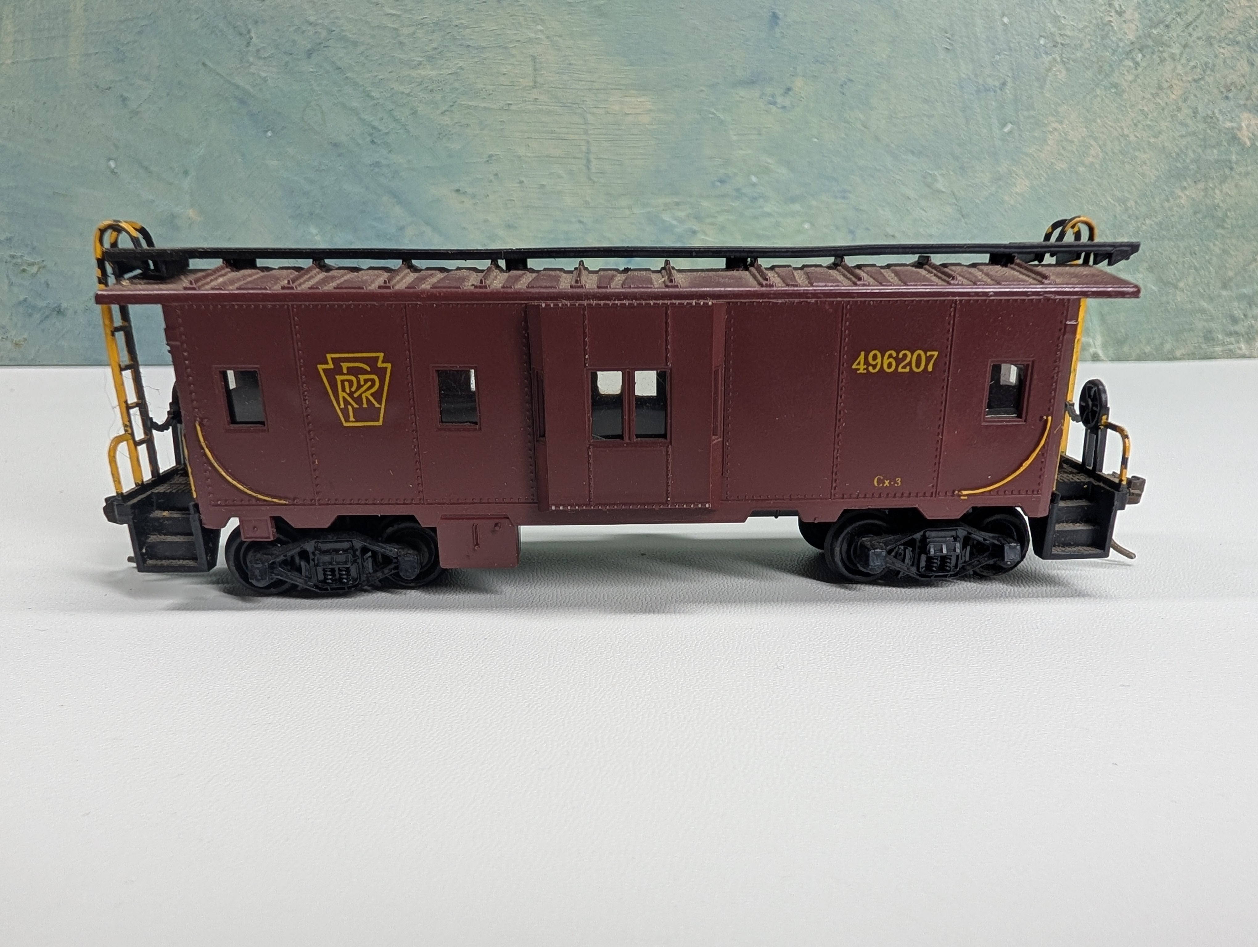 USED HO Scale Bay Window Caboose Pennsylvania #496207