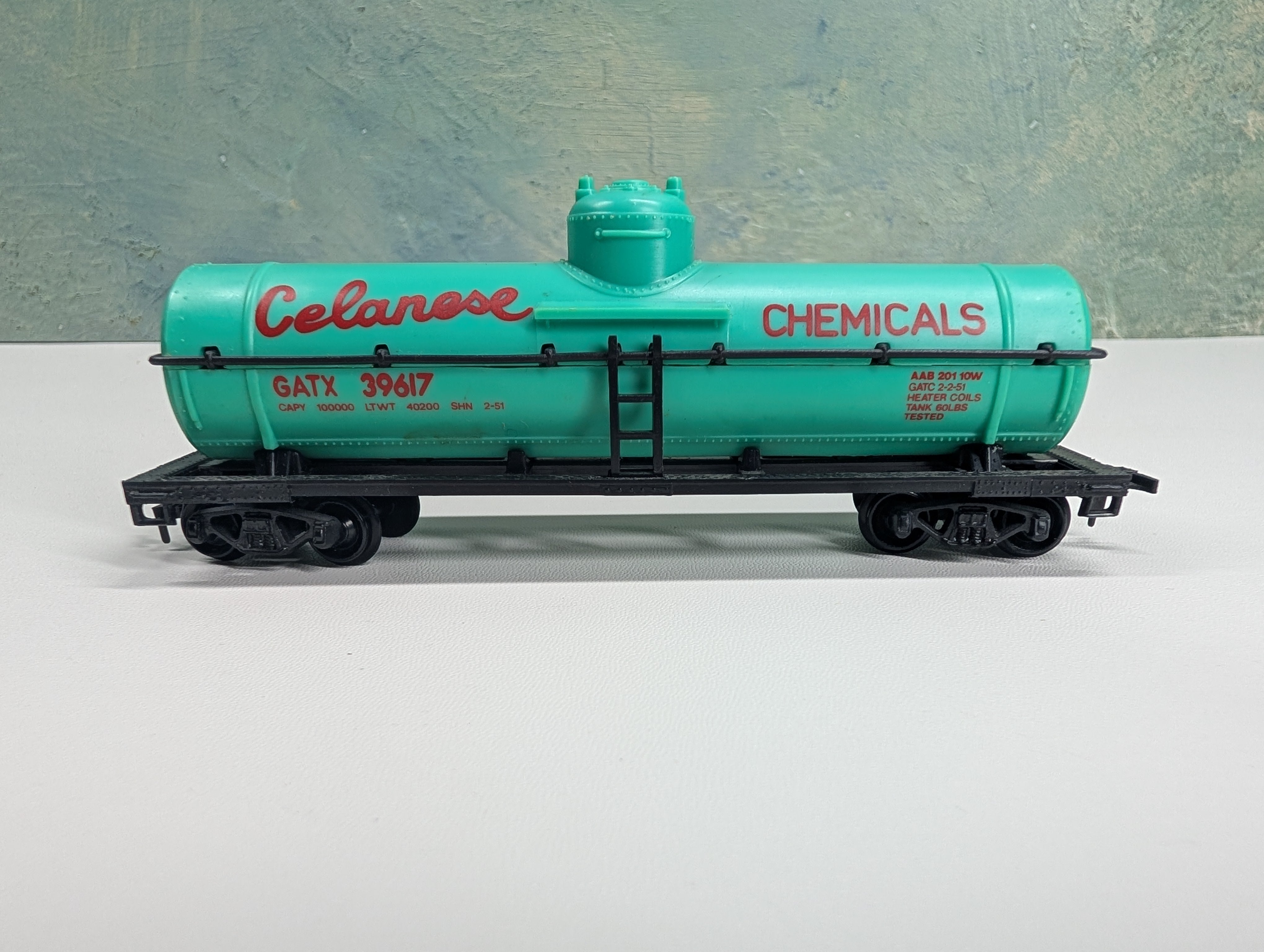 USED HO Scale Single Dome Tank Car Celanese Chemicals GATX #39617