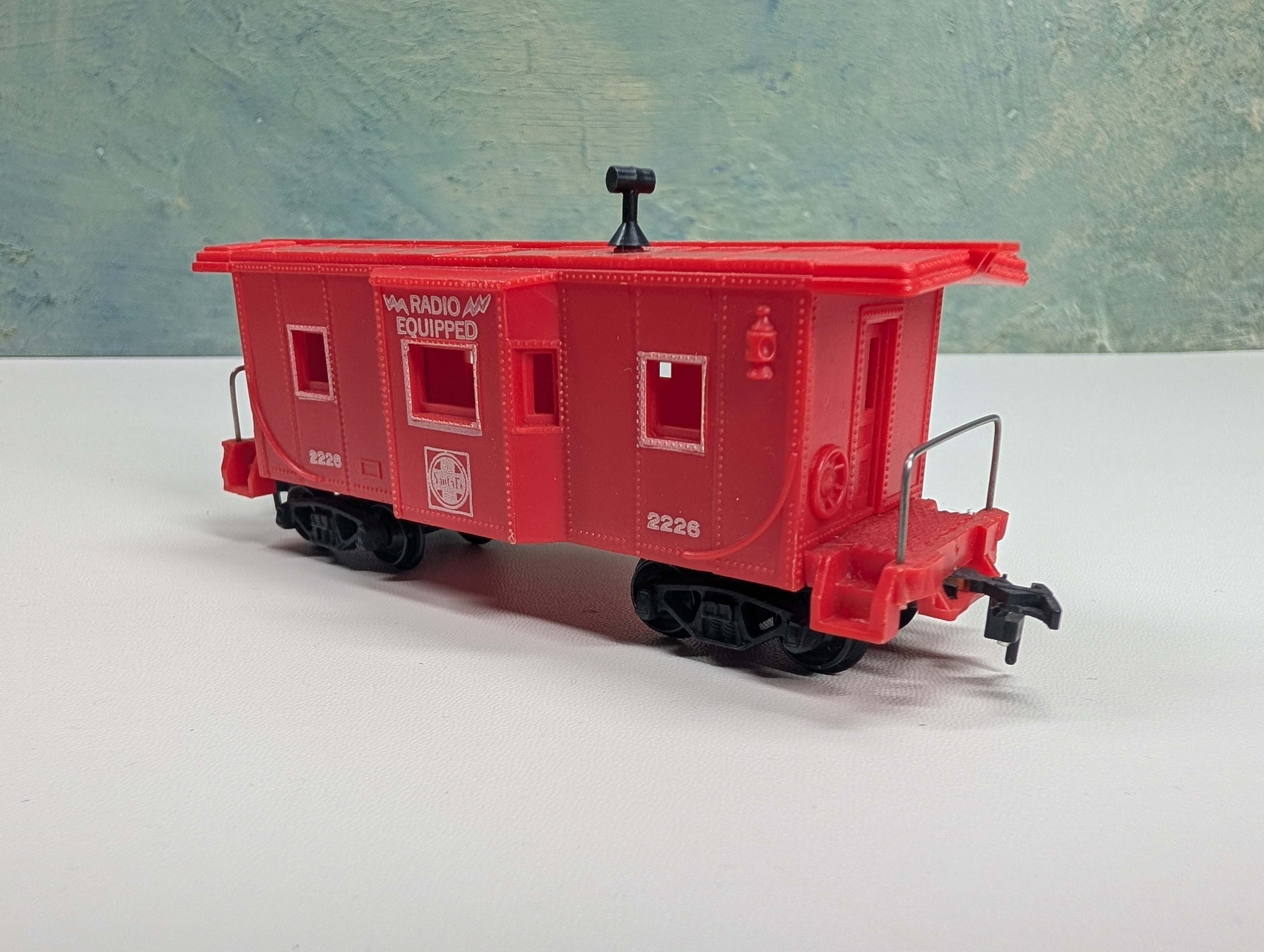 USED Marx HO Scale Bay Window Caboose Santa Fe #2226 Radio Equipped