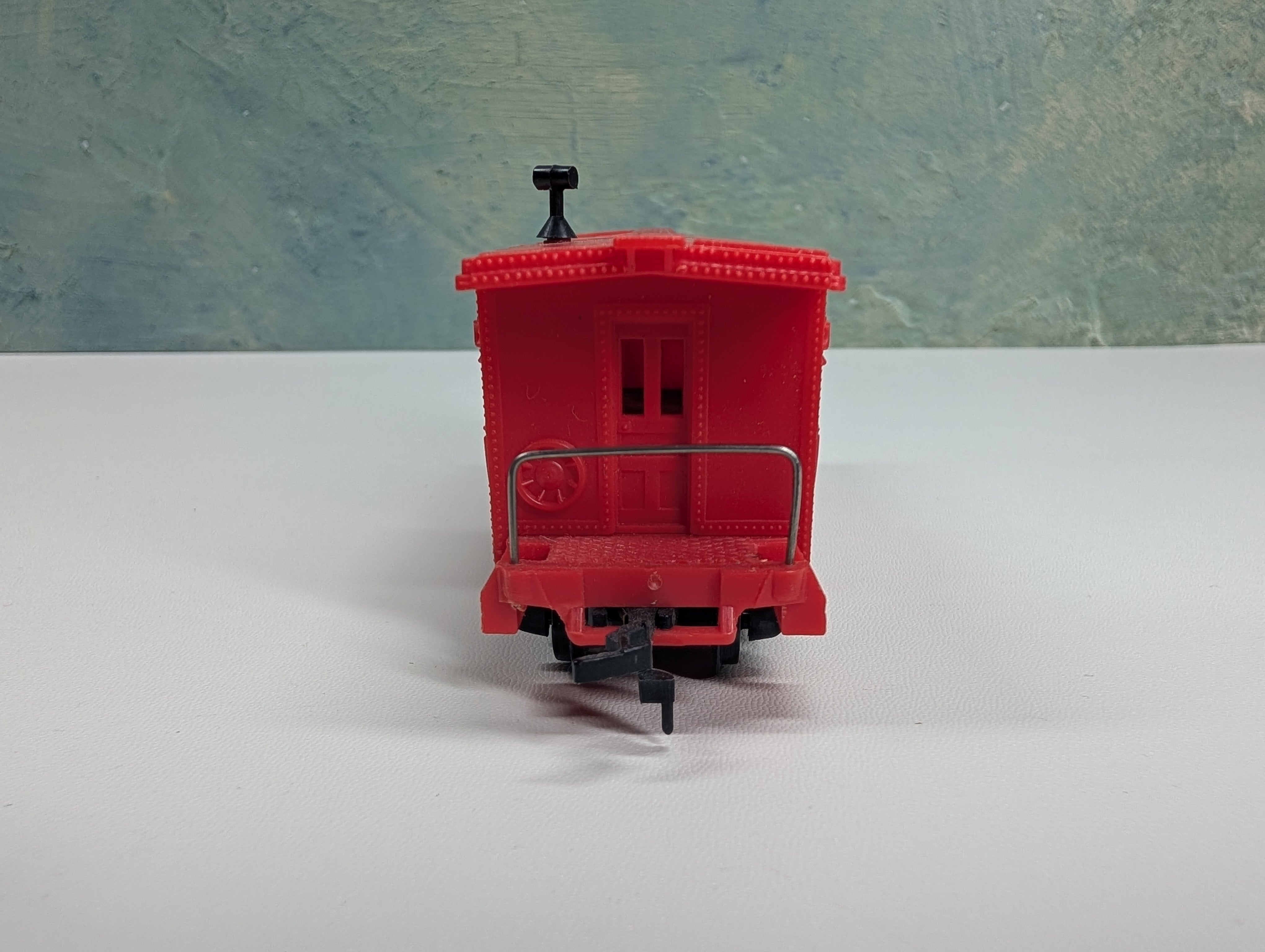 USED Marx HO Scale Bay Window Caboose Santa Fe #2226 Radio Equipped