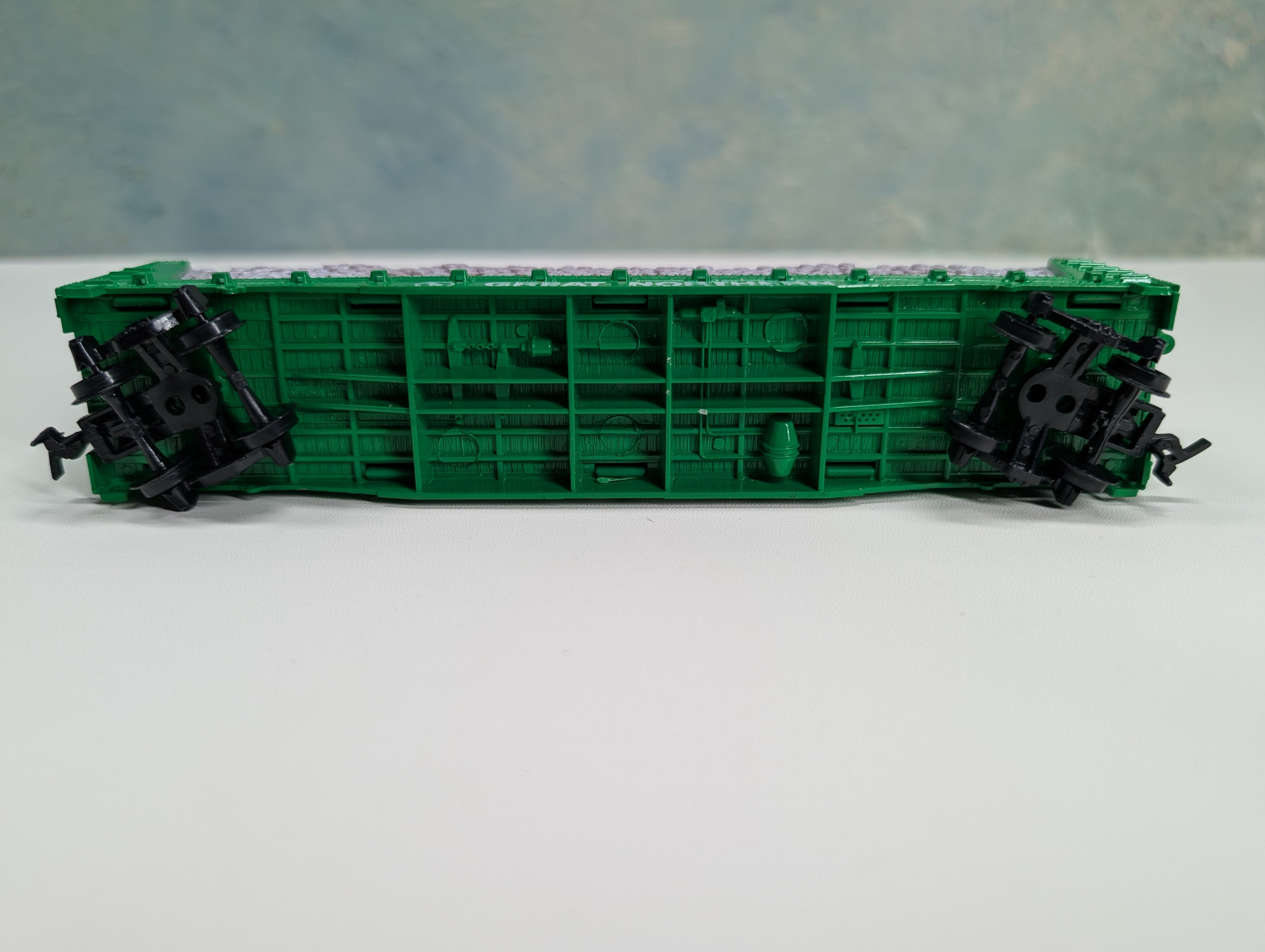 USED Tyco HO Scale Bulkhead Flat Car Great Northern