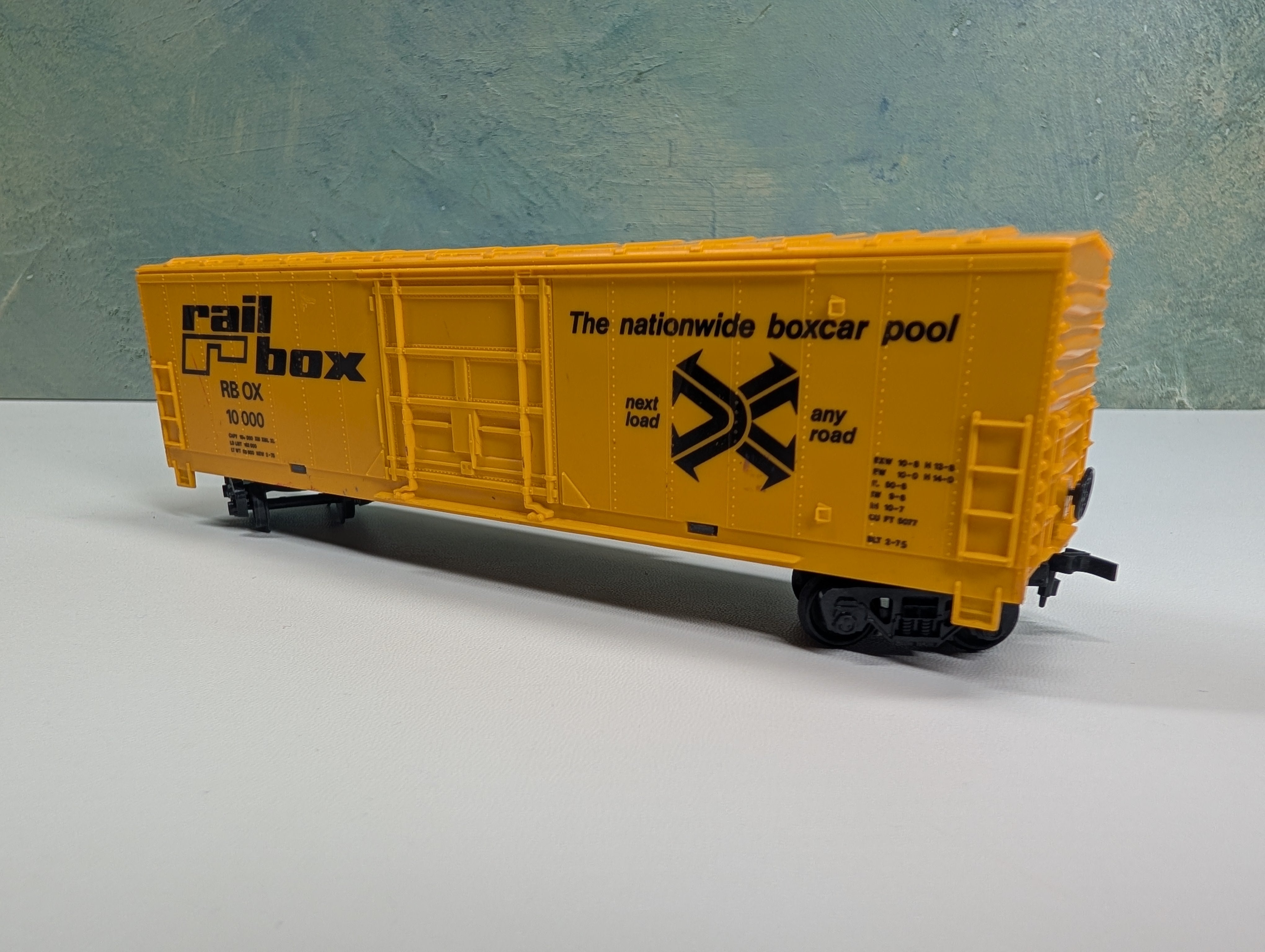 USED HO Scale 50' Box Car Railbox RBOX #10000