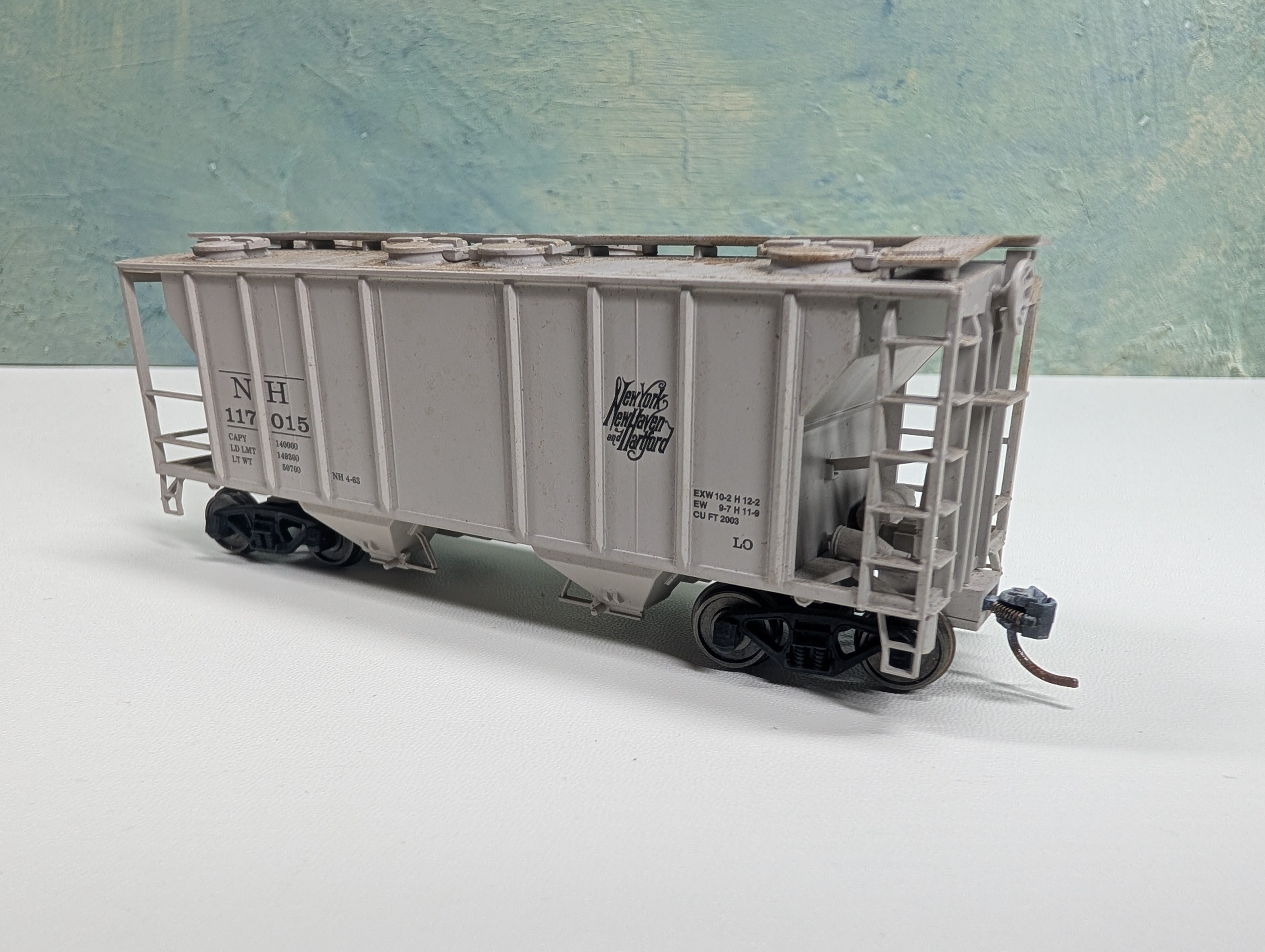 USED Atlas HO Scale 2 Bay Covered Hopper New Haven NH #117015