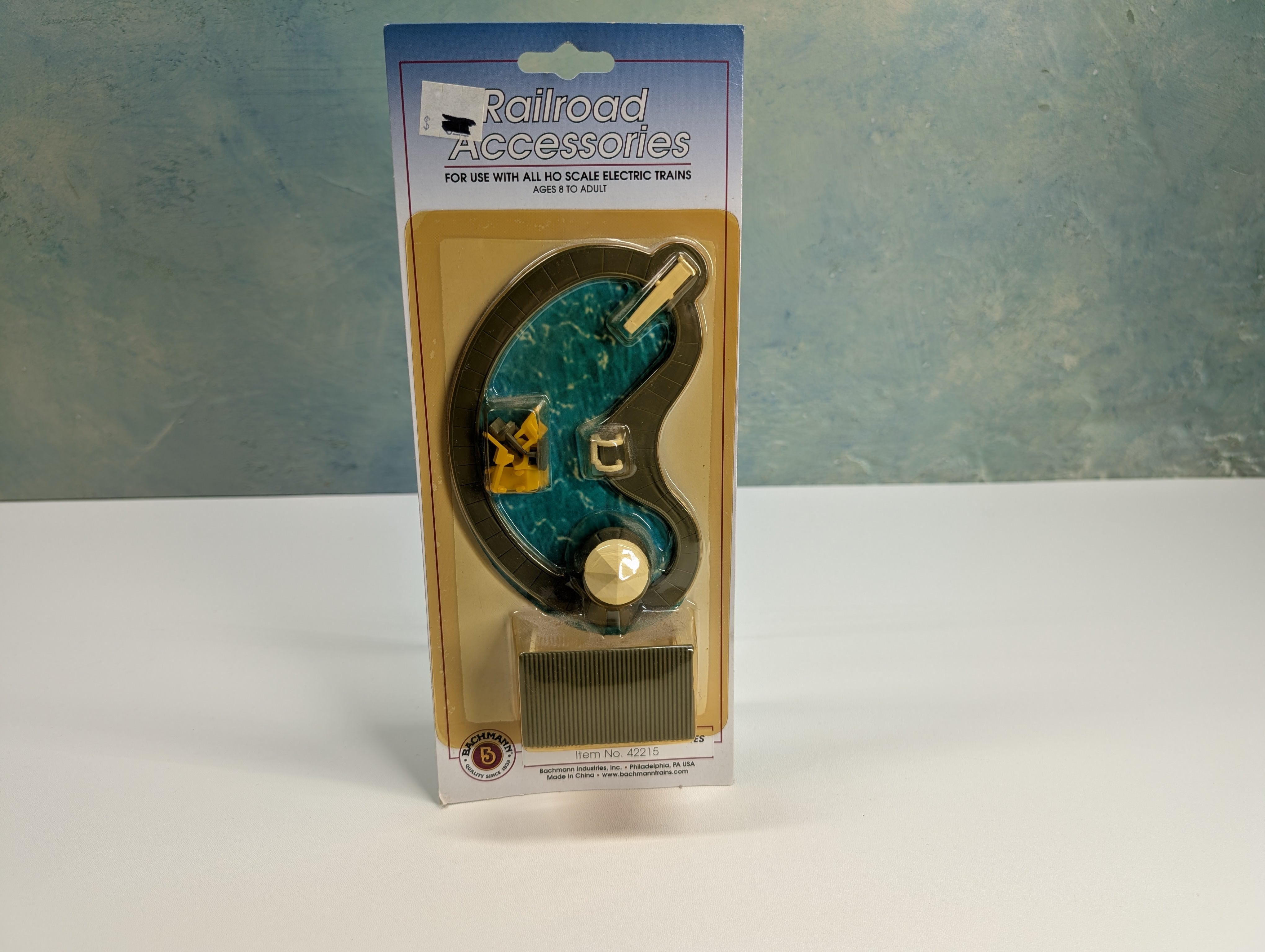 Bachmann 42215 HO Scale Swimming Pool & Accessories