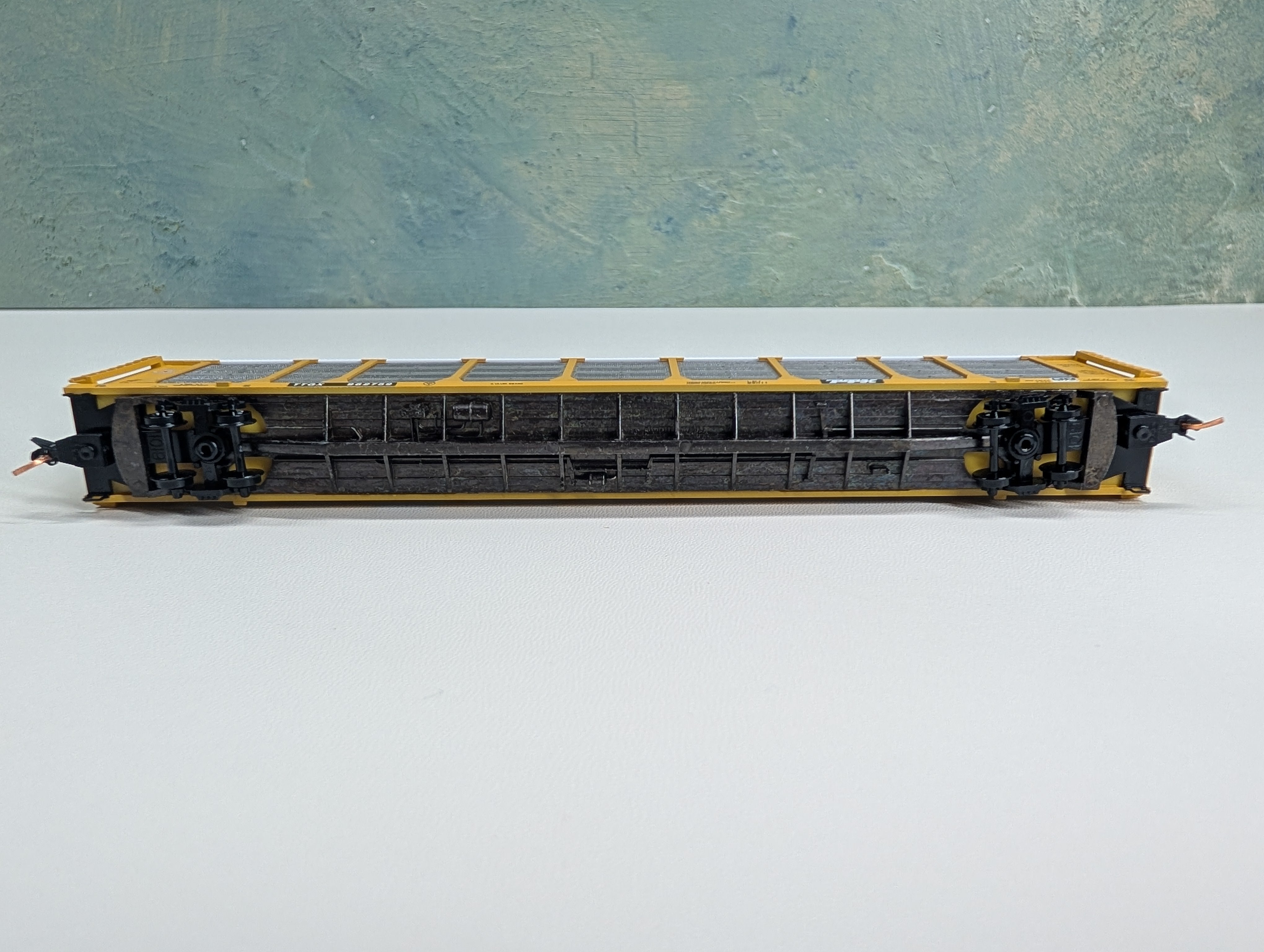 USED Micro-Trains 11100230 N Scale 89' Tri-Level Closed Autorack Chicago & North Western TTGX #962759