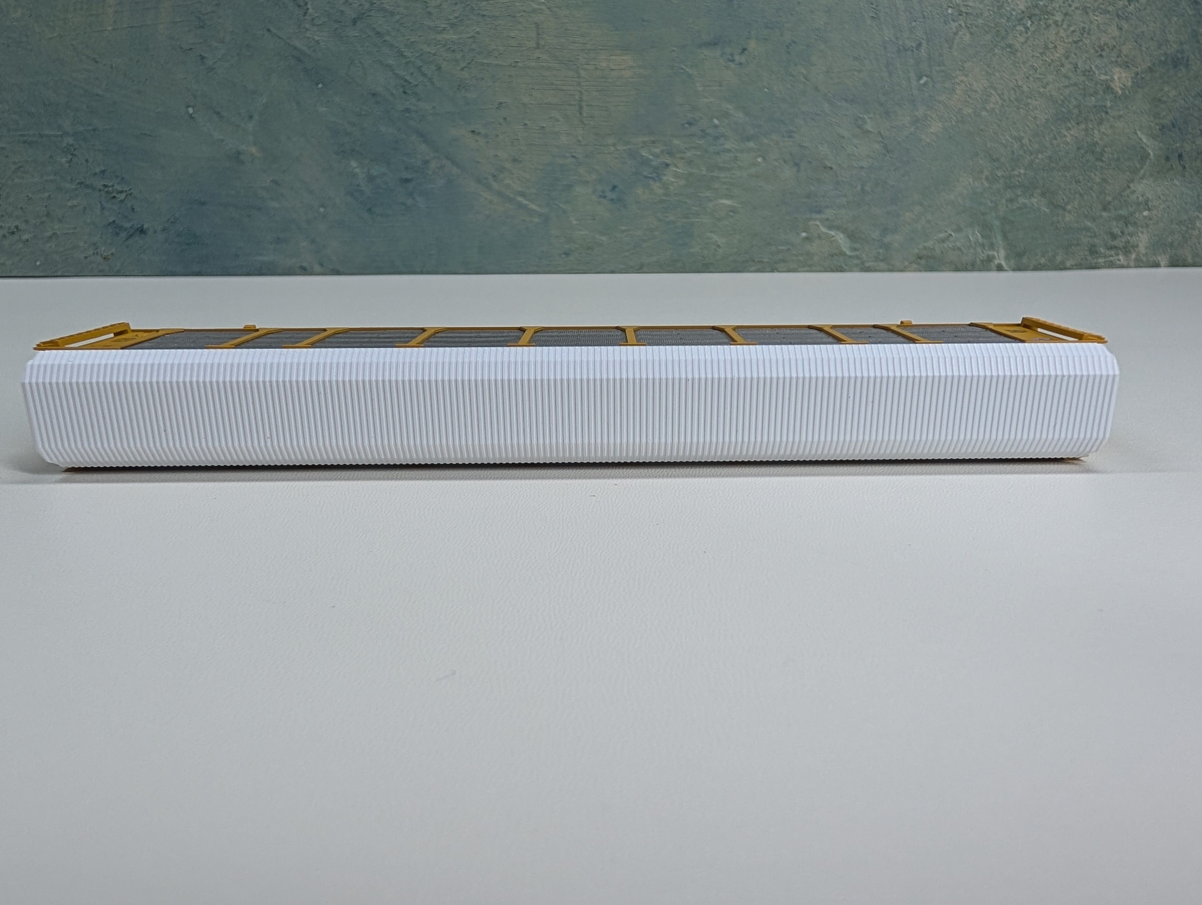 USED Micro-Trains 11100230 N Scale 89' Tri-Level Closed Autorack Chicago & North Western TTGX #962759