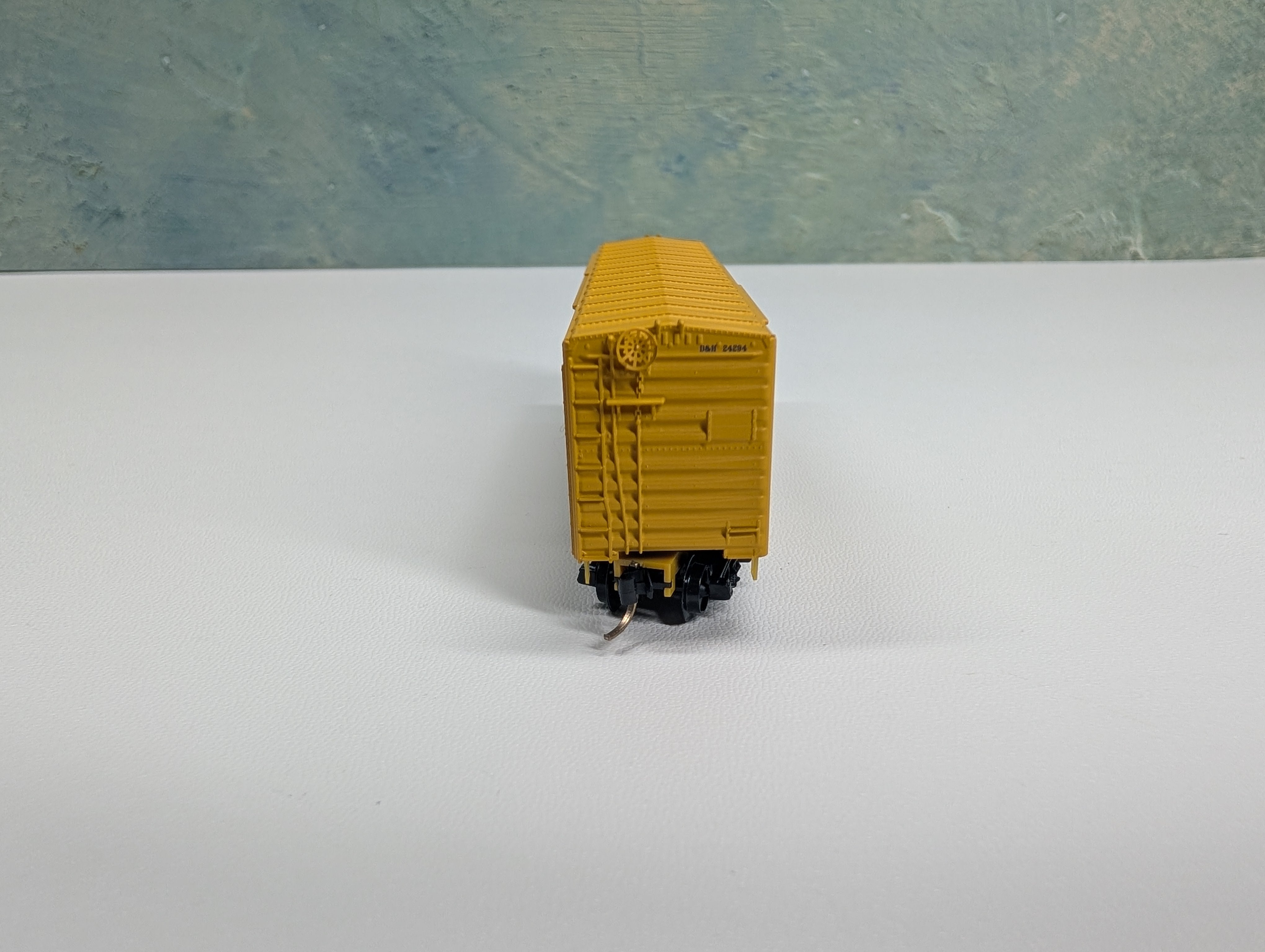 USED Micro-Trains 76020 N Scale 50' Standard Box Car Plug & Sliding Door w/o Roofwalk Delaware and Hudson DH #24294