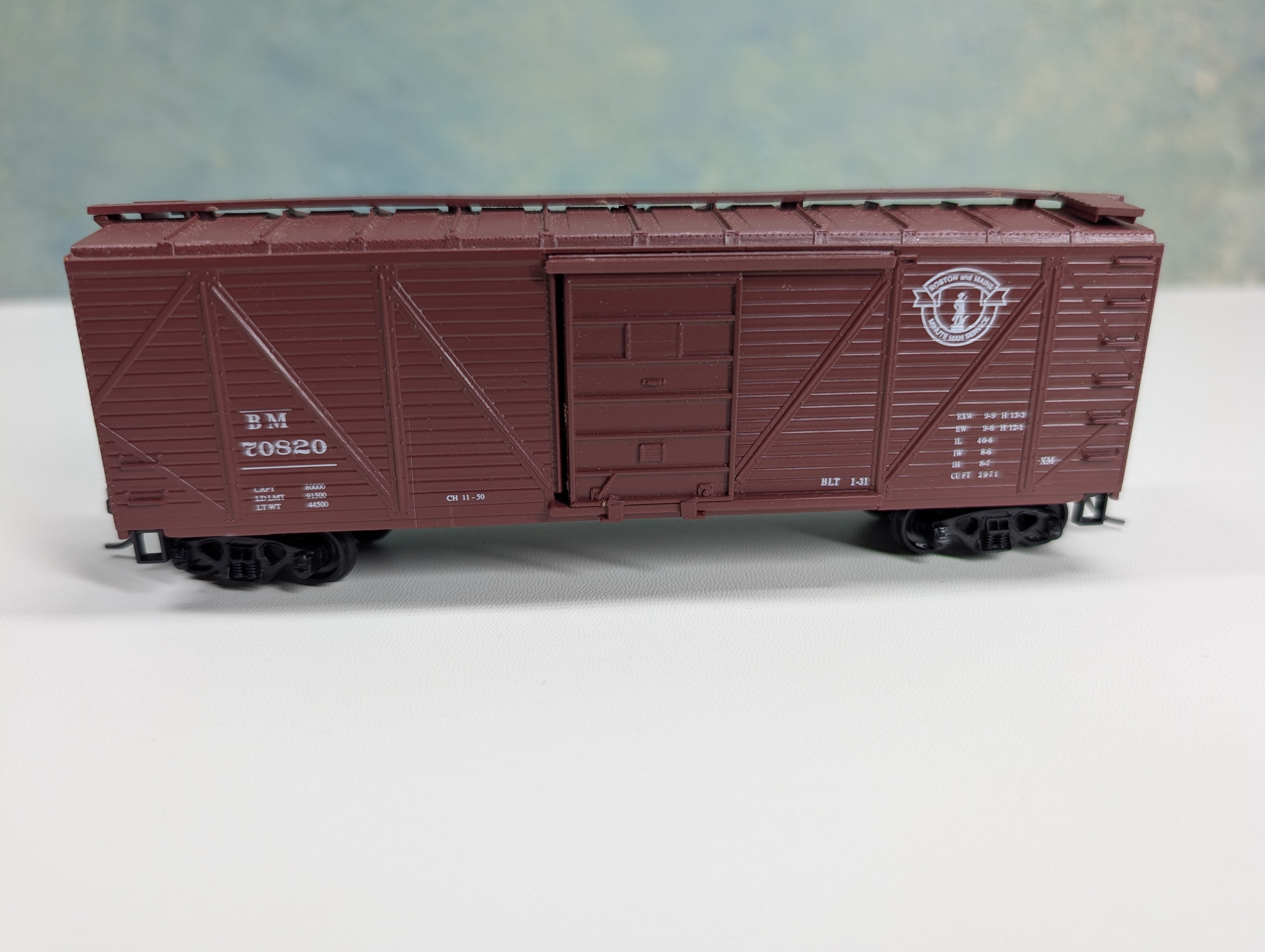 USED Roundhouse HO Scale 40' Wooden Box Car Boston and Maine BM #70820