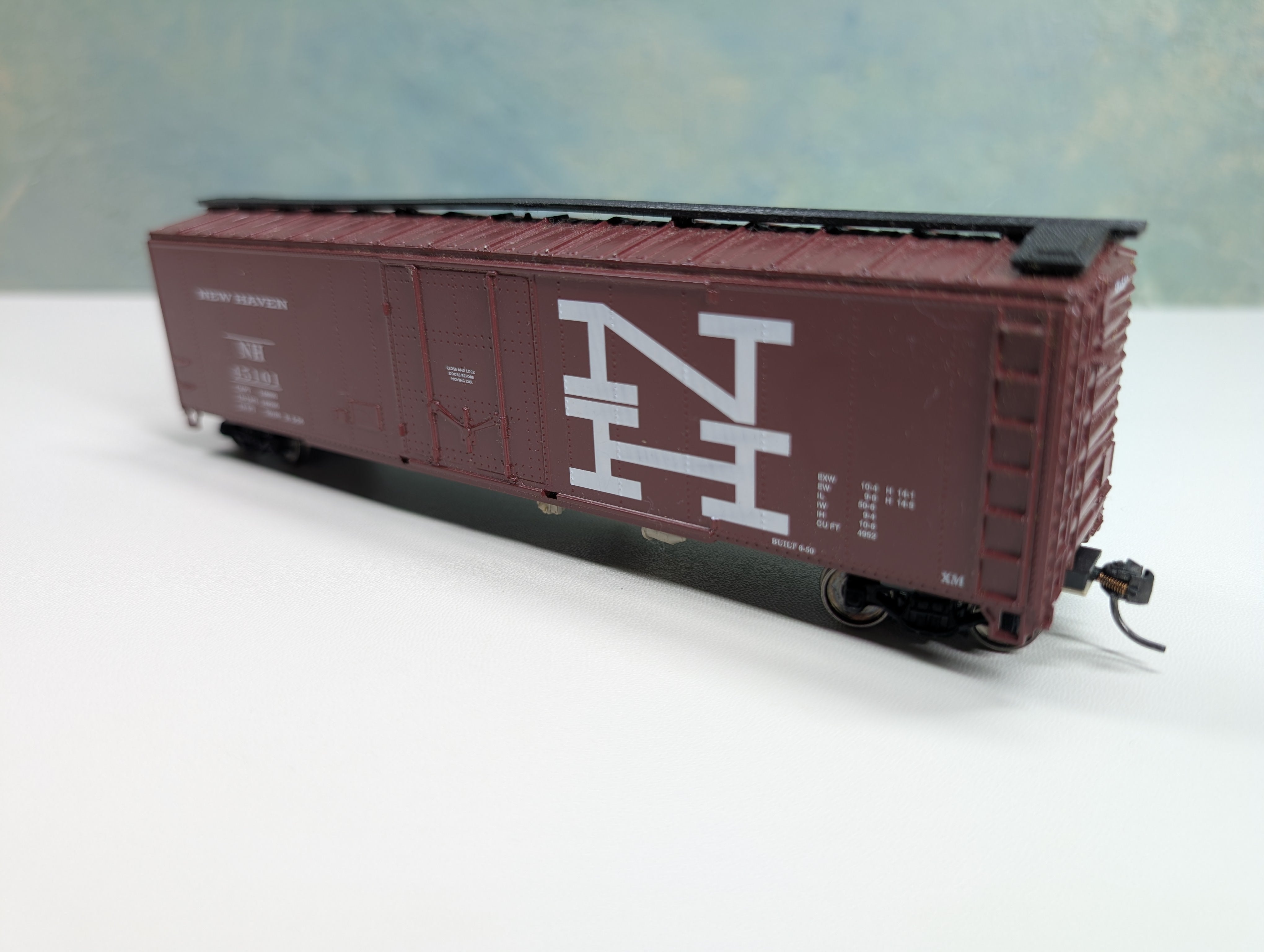 USED Roundhouse HO Scale 50' Box Car New Haven NH #45101 Metal Wheels