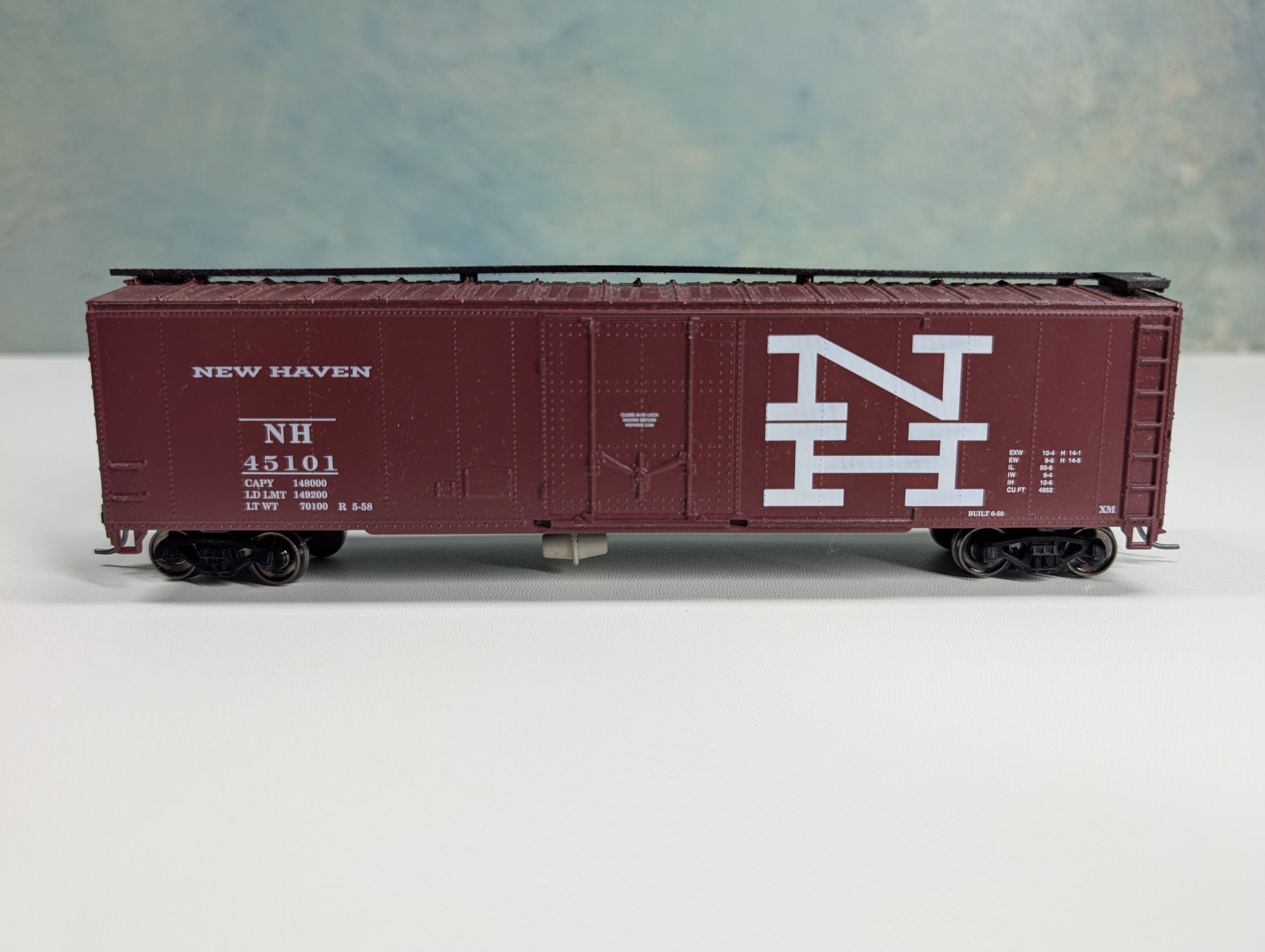 USED Roundhouse HO Scale 50' Box Car New Haven NH #45101 Metal Wheels