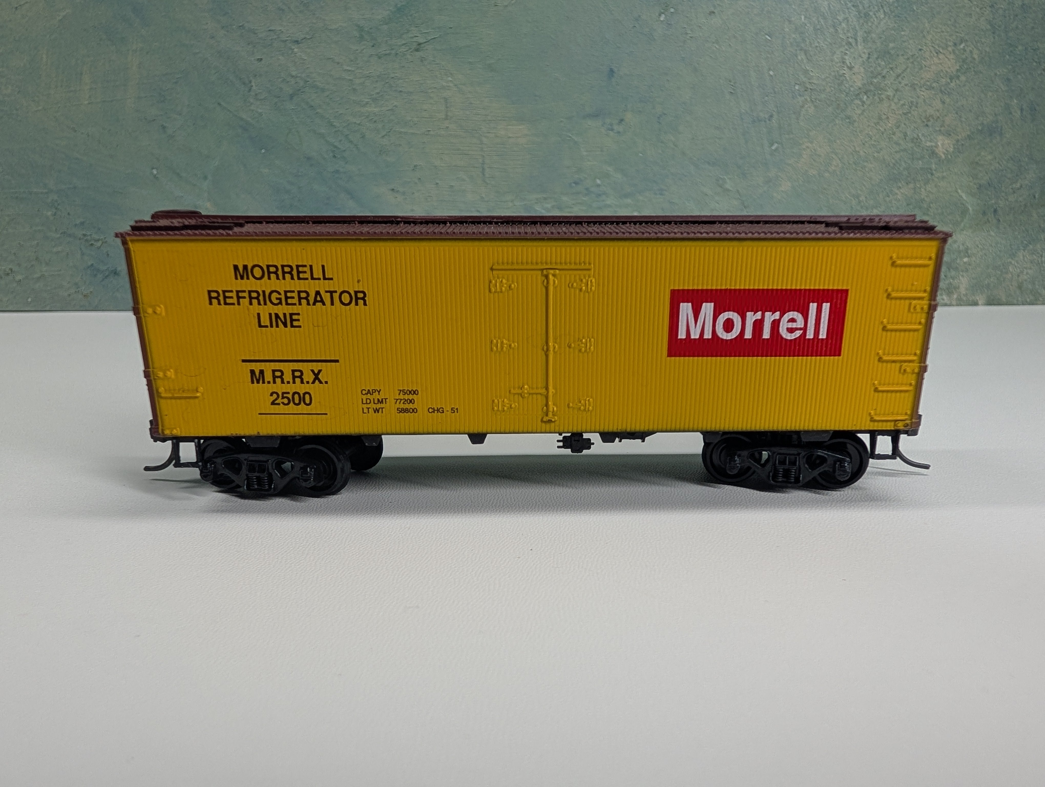USED Roundhouse HO Scale 36' Billboard Reefer Morrell MRRX #2500
