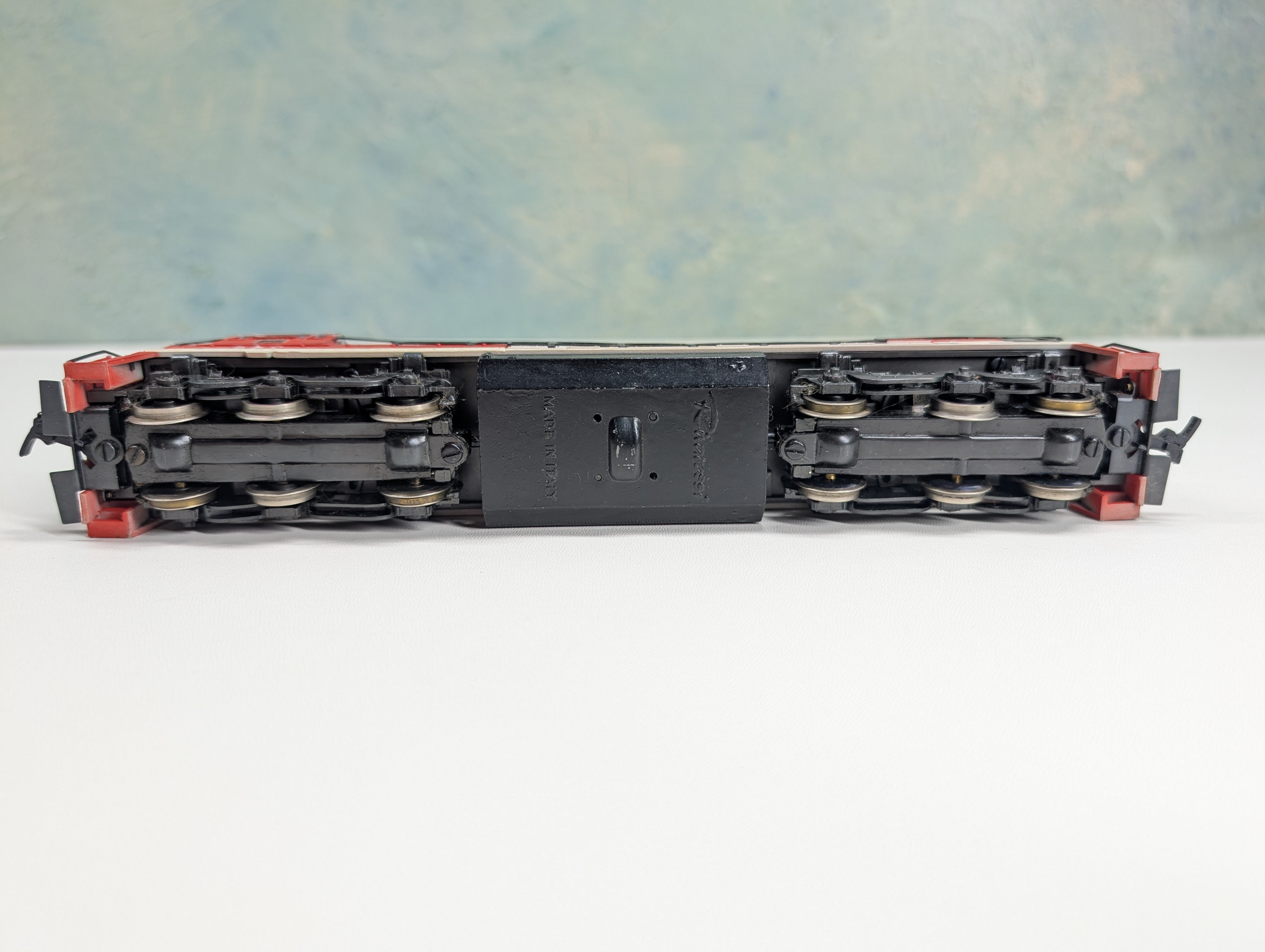 USED Rivarossi HO Scale GE U25C Diesel Locomotive Burlington #550 Runs Well DC