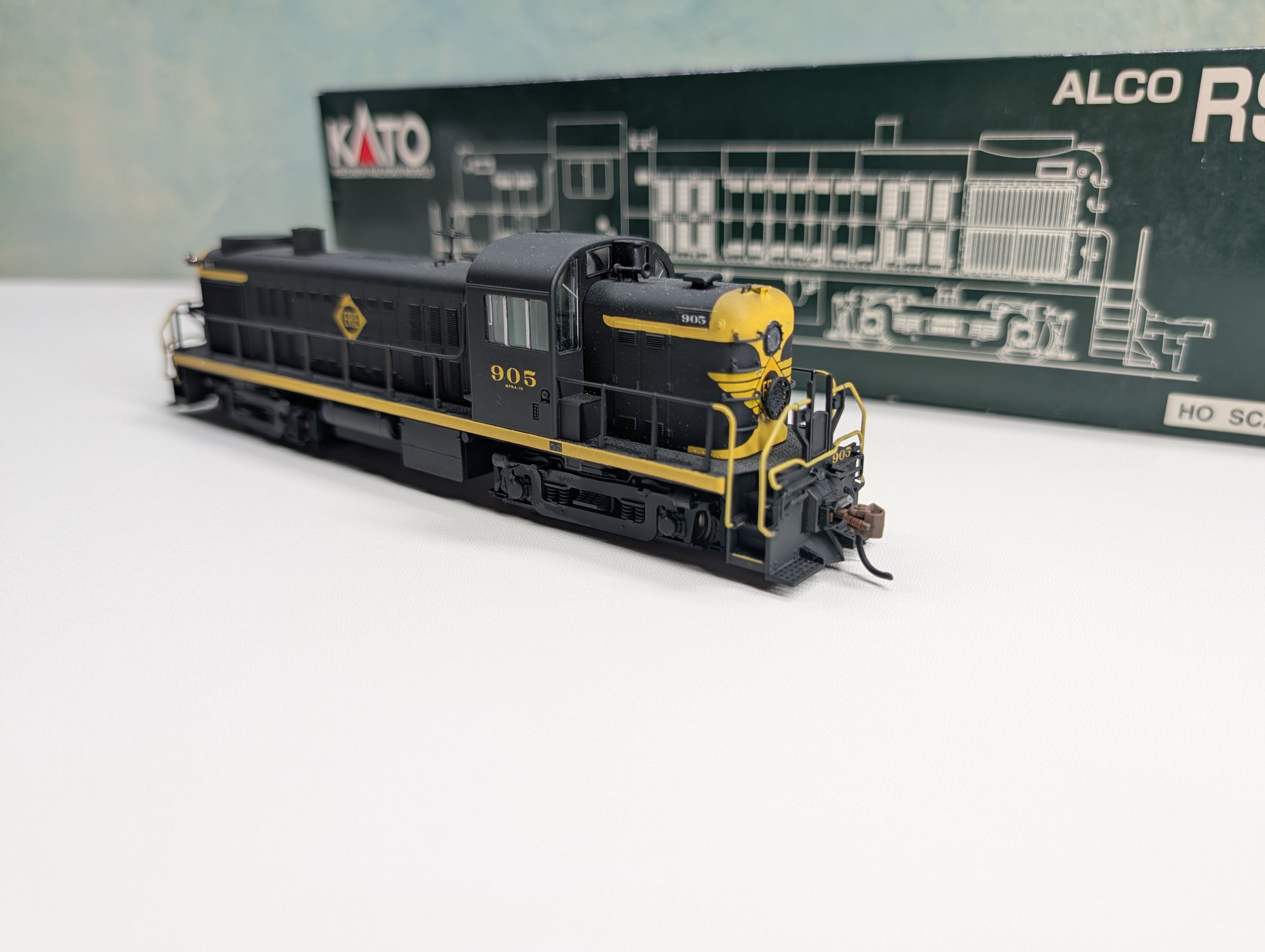 USED Kato HO Scale Alco RS-2 Diesel Locomotive Custom Painted by John Bezuyen Erie 905 Runs Like New DCC Socket
