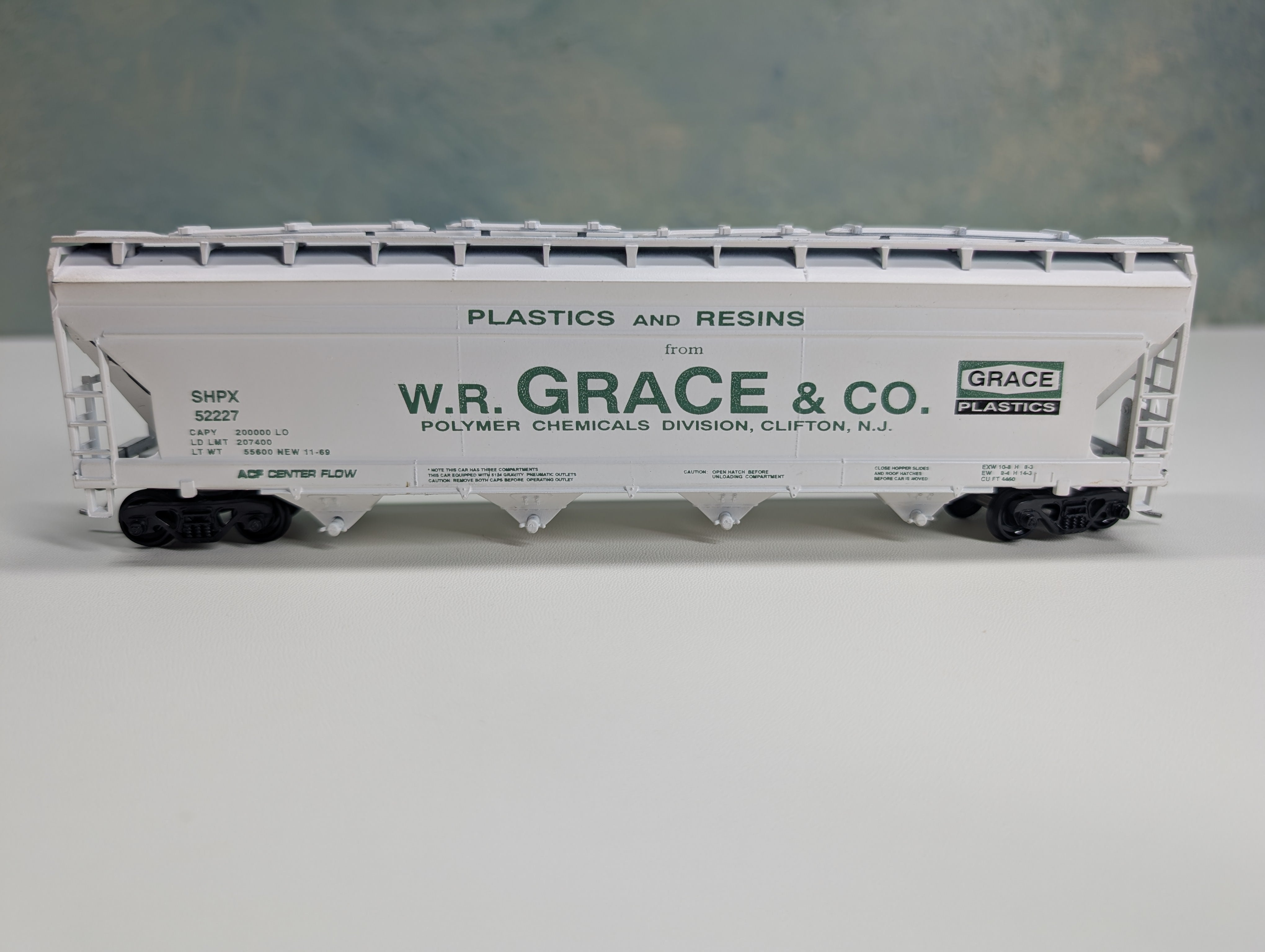 USED Athearn HO Scale 55' ACF Center-Flow Hopper WR Grace & Co SHPX #52227 Bev-Bel