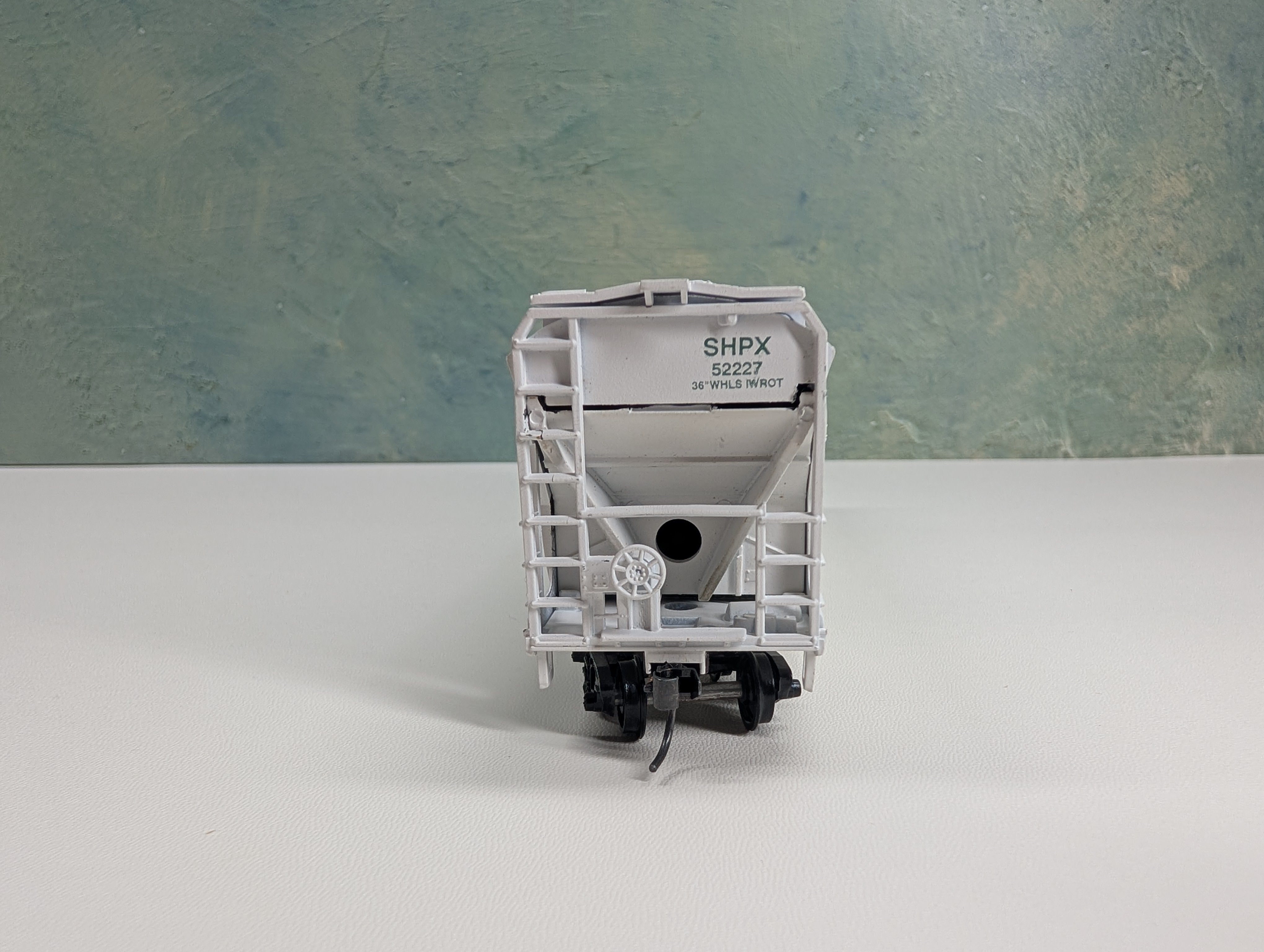 USED Athearn HO Scale 55' ACF Center-Flow Hopper WR Grace & Co SHPX #52227 Bev-Bel
