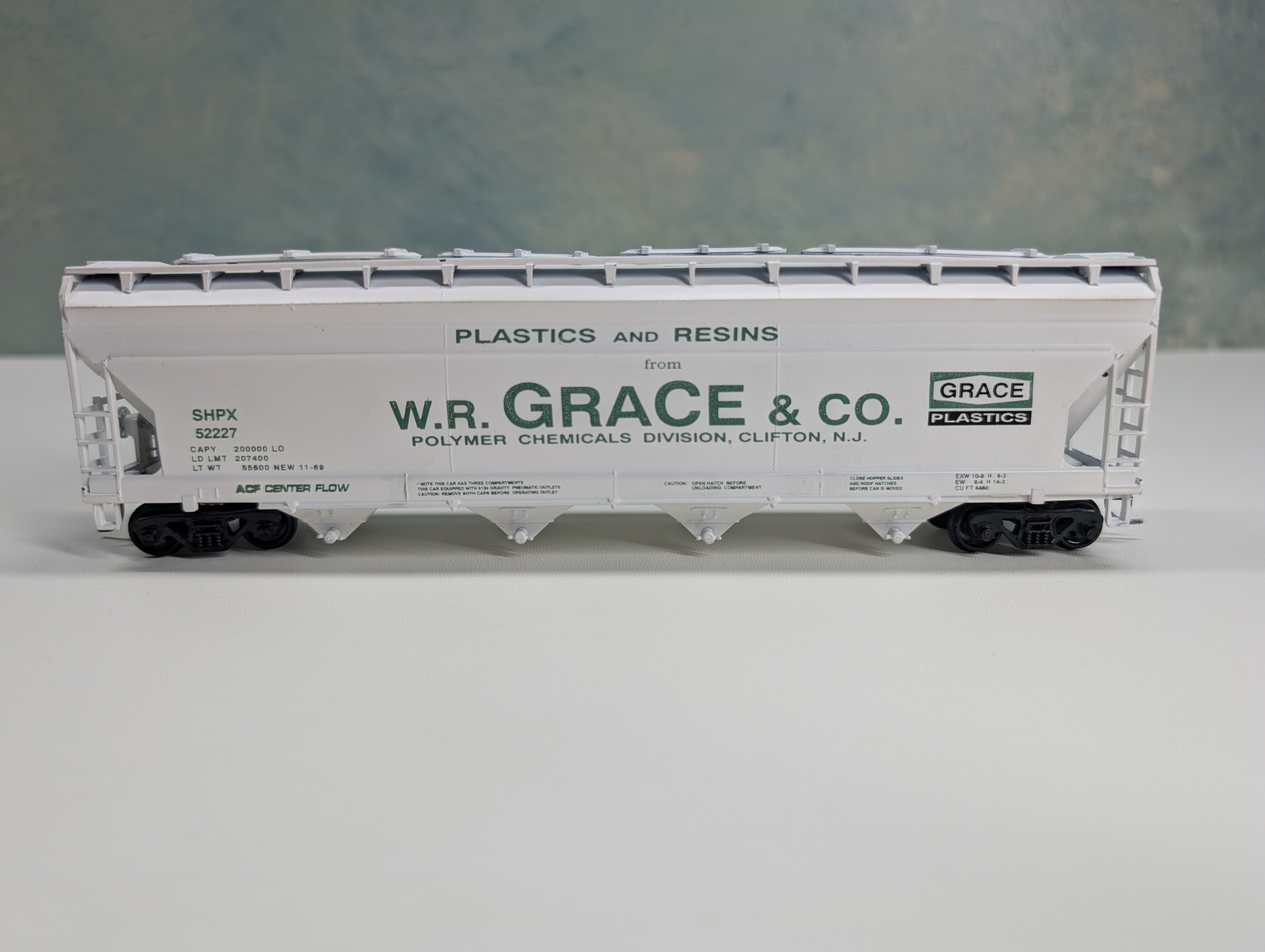 USED Athearn HO Scale 55' ACF Center-Flow Hopper WR Grace & Co SHPX #52227 Bev-Bel