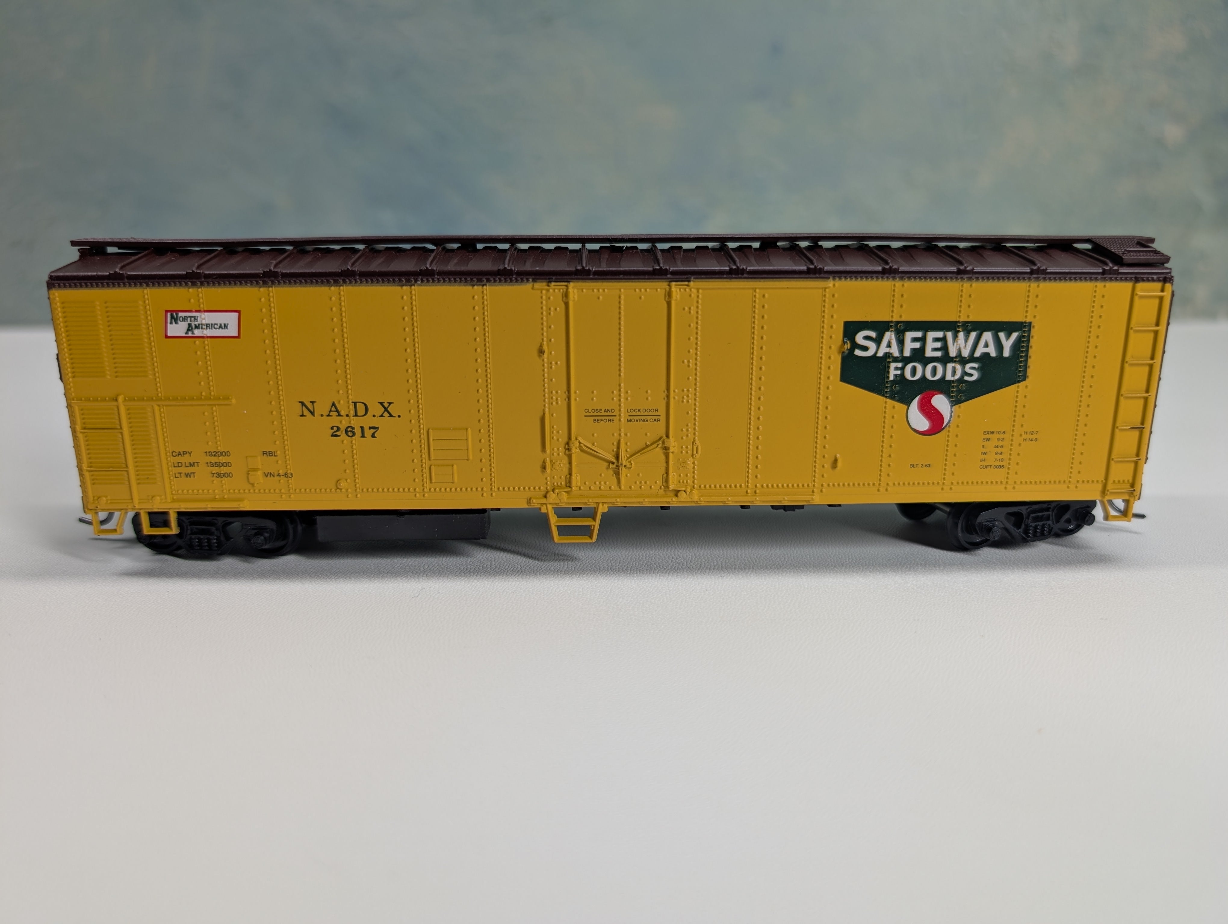 USED Athearn HO Scale 50' Reefer Safeway Foods NADX #2617