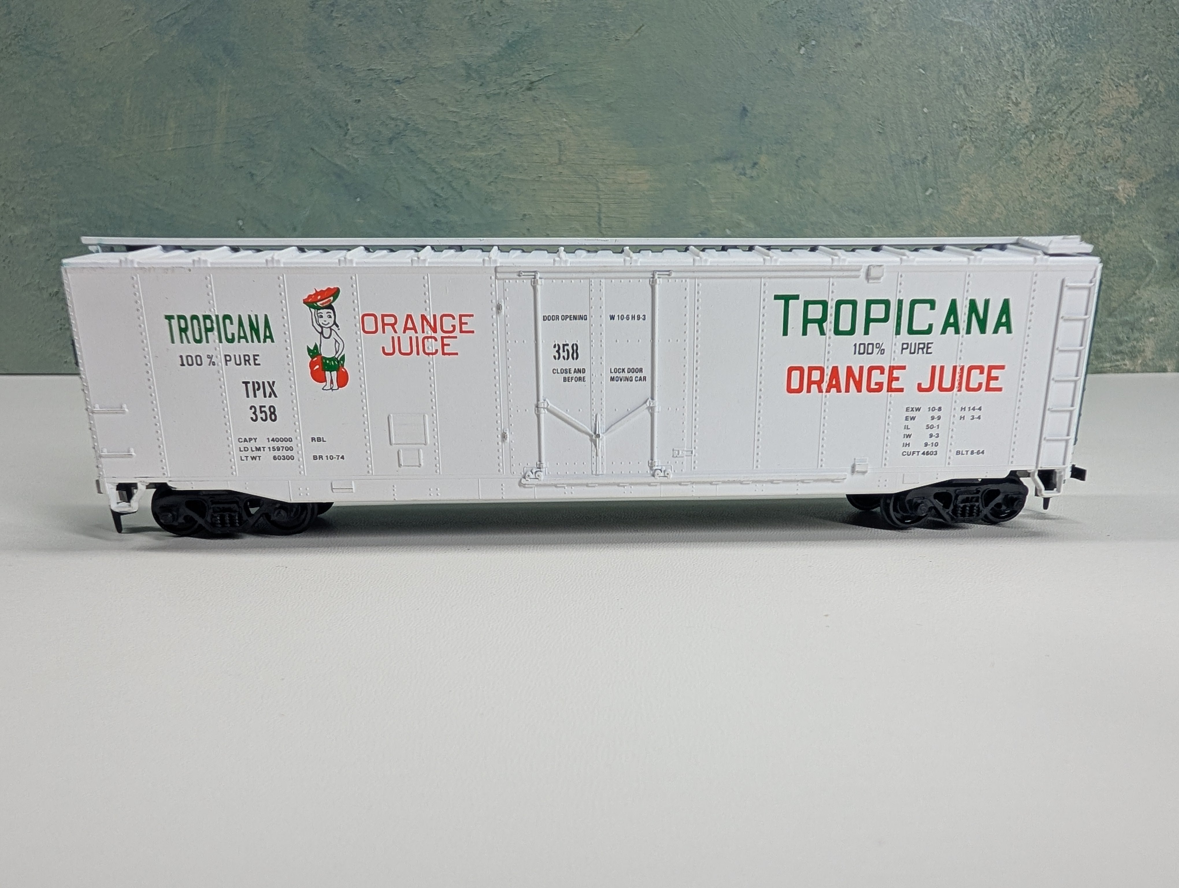USED Athearn HO Scale 50' Box Car Tropicana TPIX #358