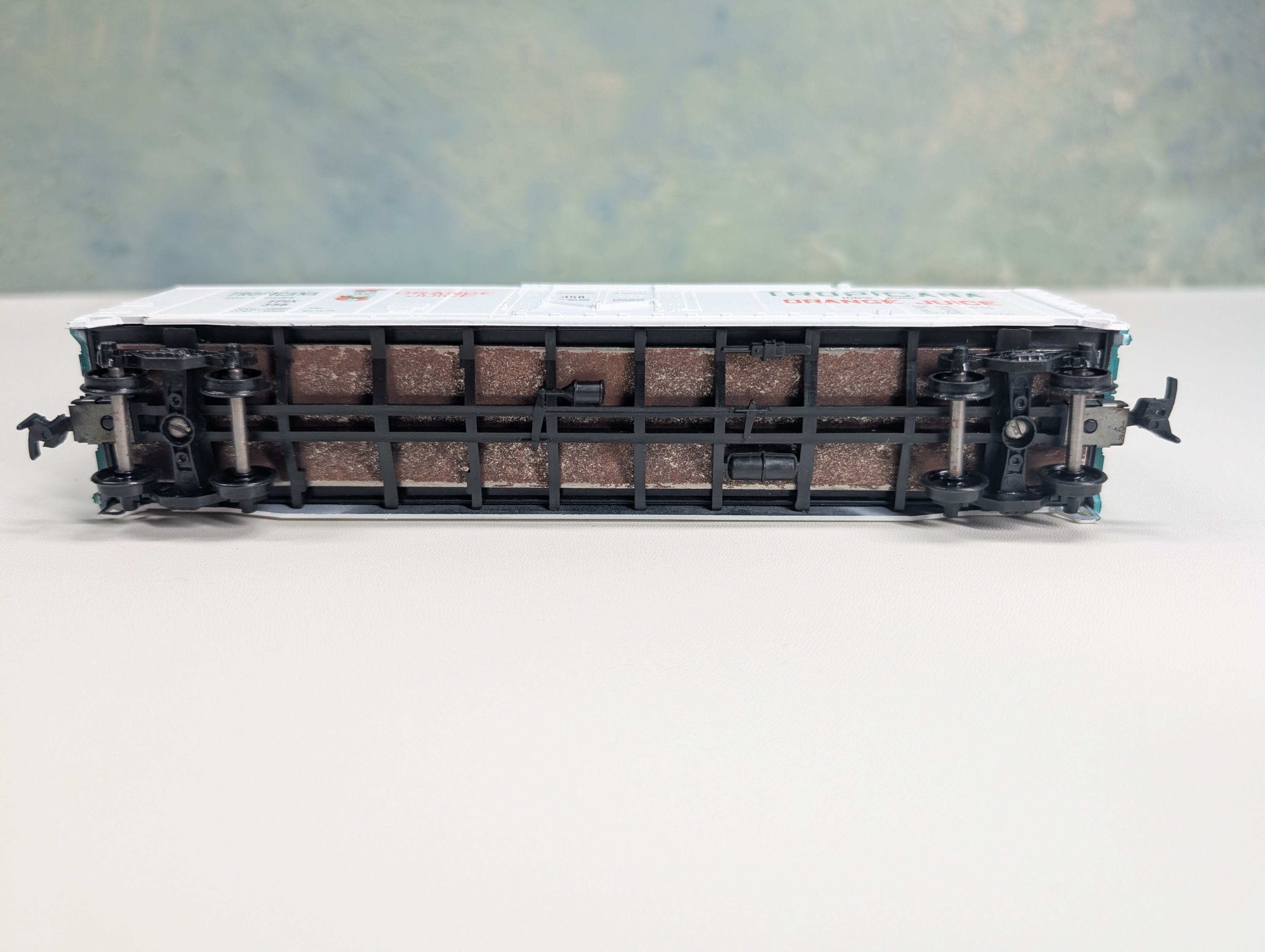 USED Athearn HO Scale 50' Box Car Tropicana TPIX #358