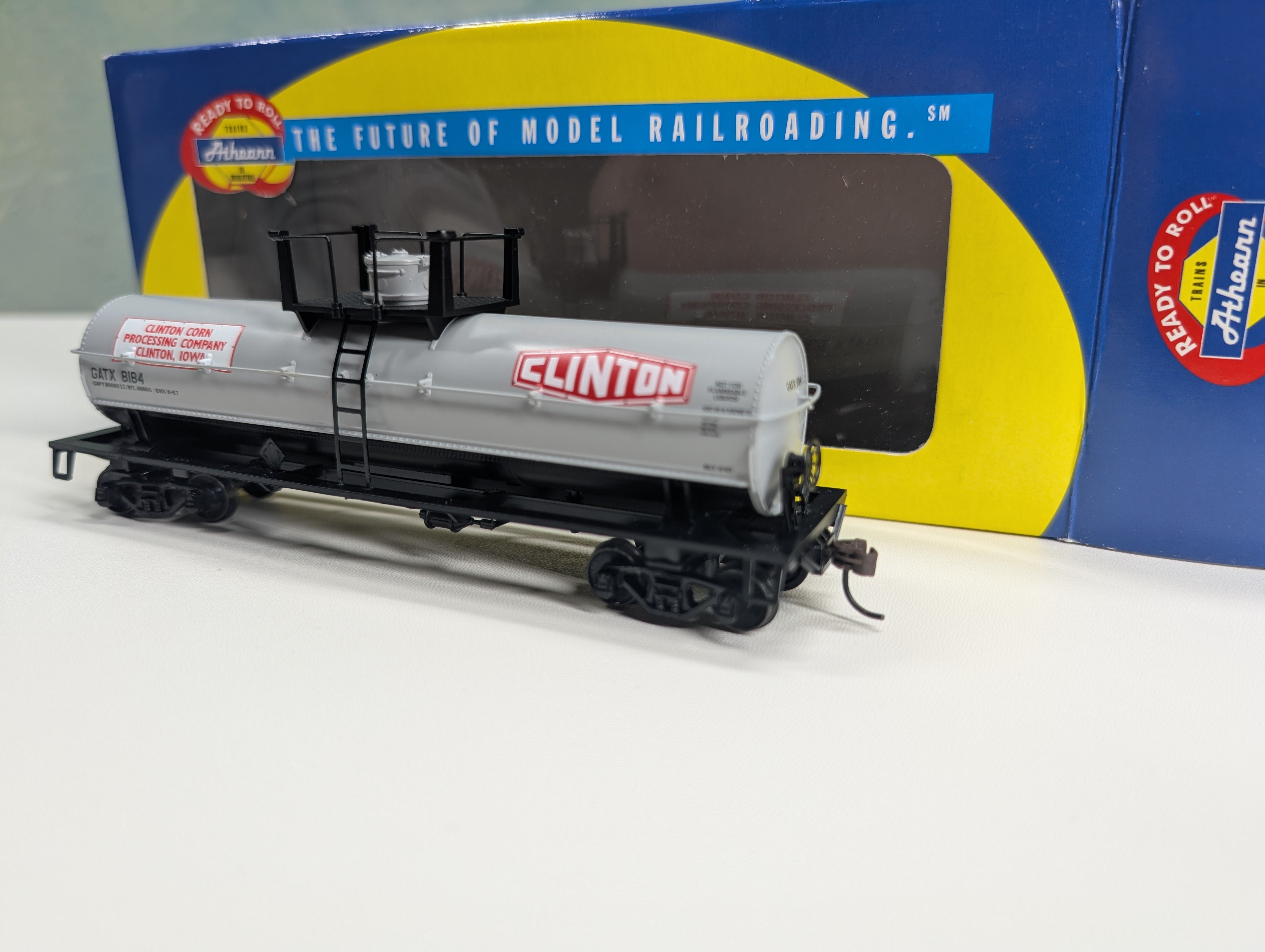 USED Athearn 7277 HO Scale Chemical Tank Car Clinton Corn GATX #8184
