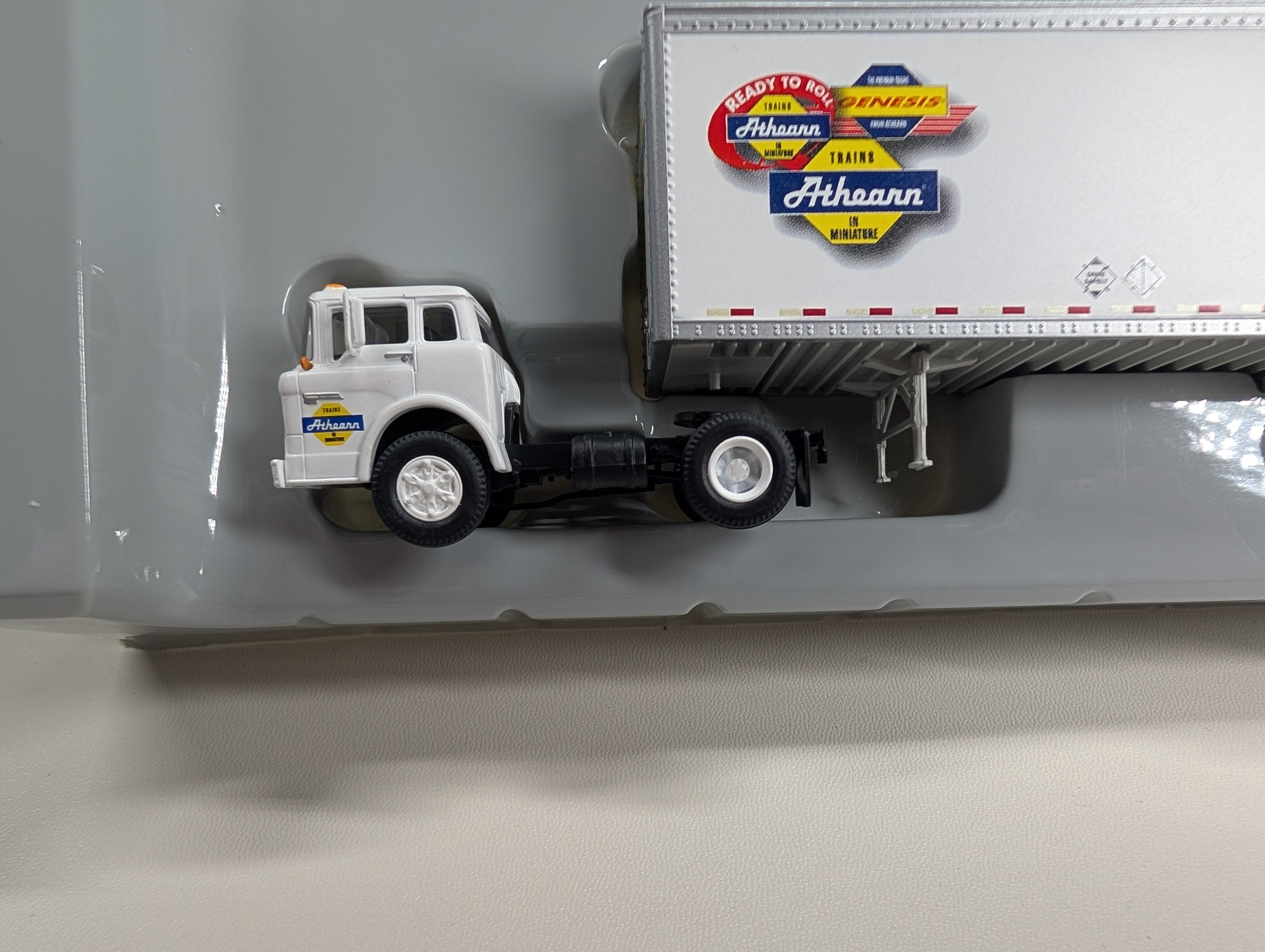 USED Athearn 91029 HO Scale Ford "C" Truck & 28' Wedge Trailer